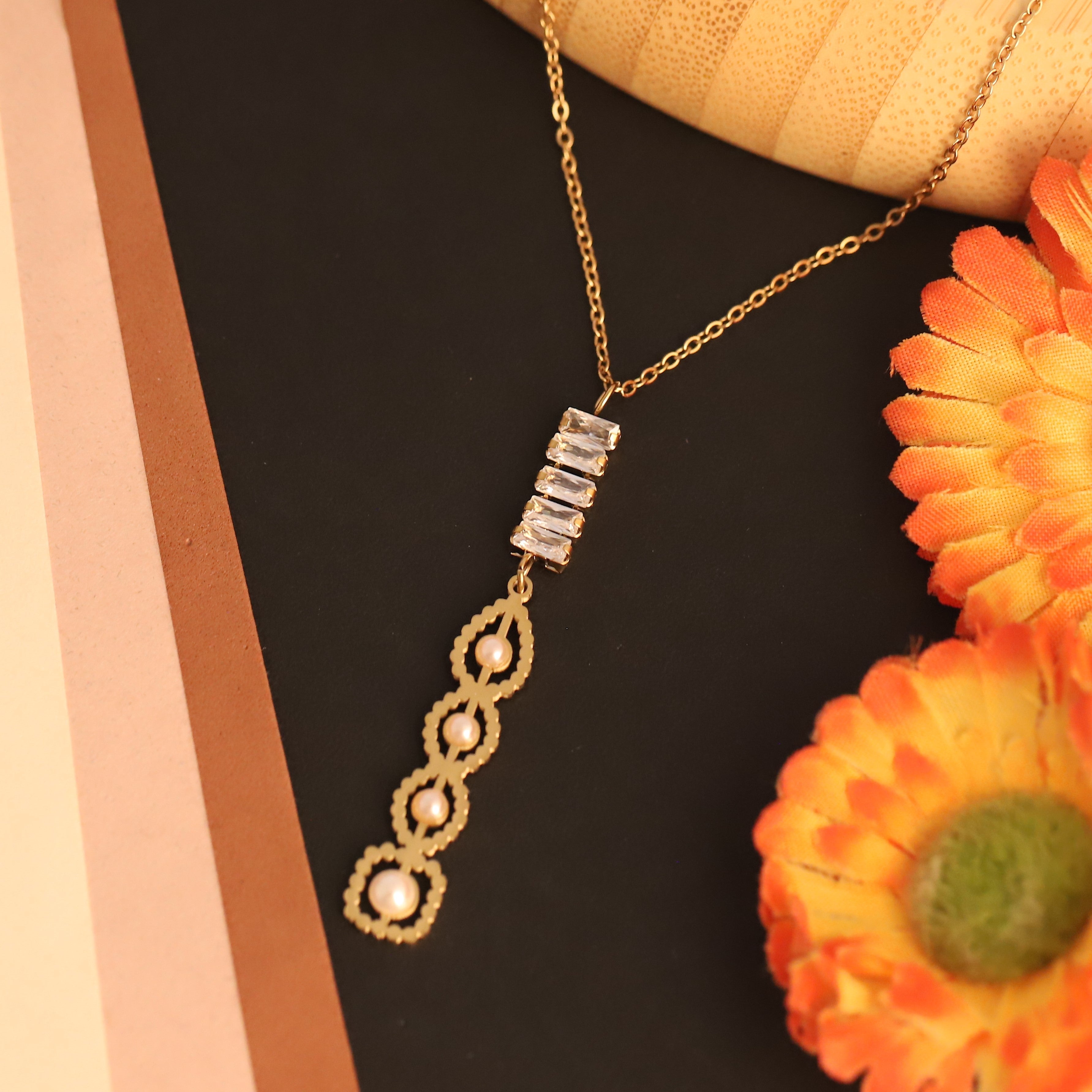 Flower White Stones Chain Gold Plated – Single Layer, Anti-Tarnish, Waterproof, Minimalist Style (GOLD)