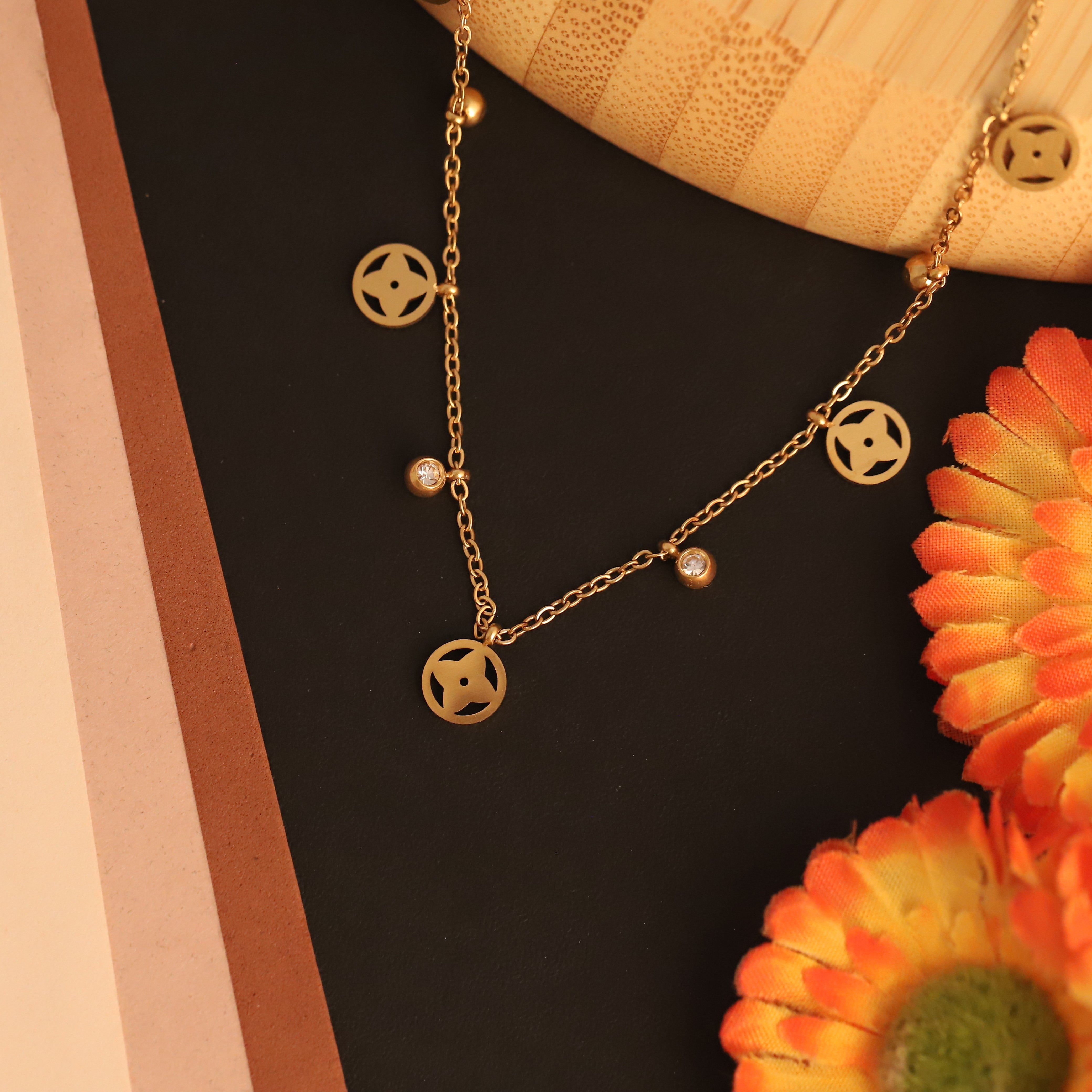 Flower Charms White Stones Chain Gold Plated – Single Layer, Anti-Tarnish, Waterproof, Minimalist Style (GOLD)