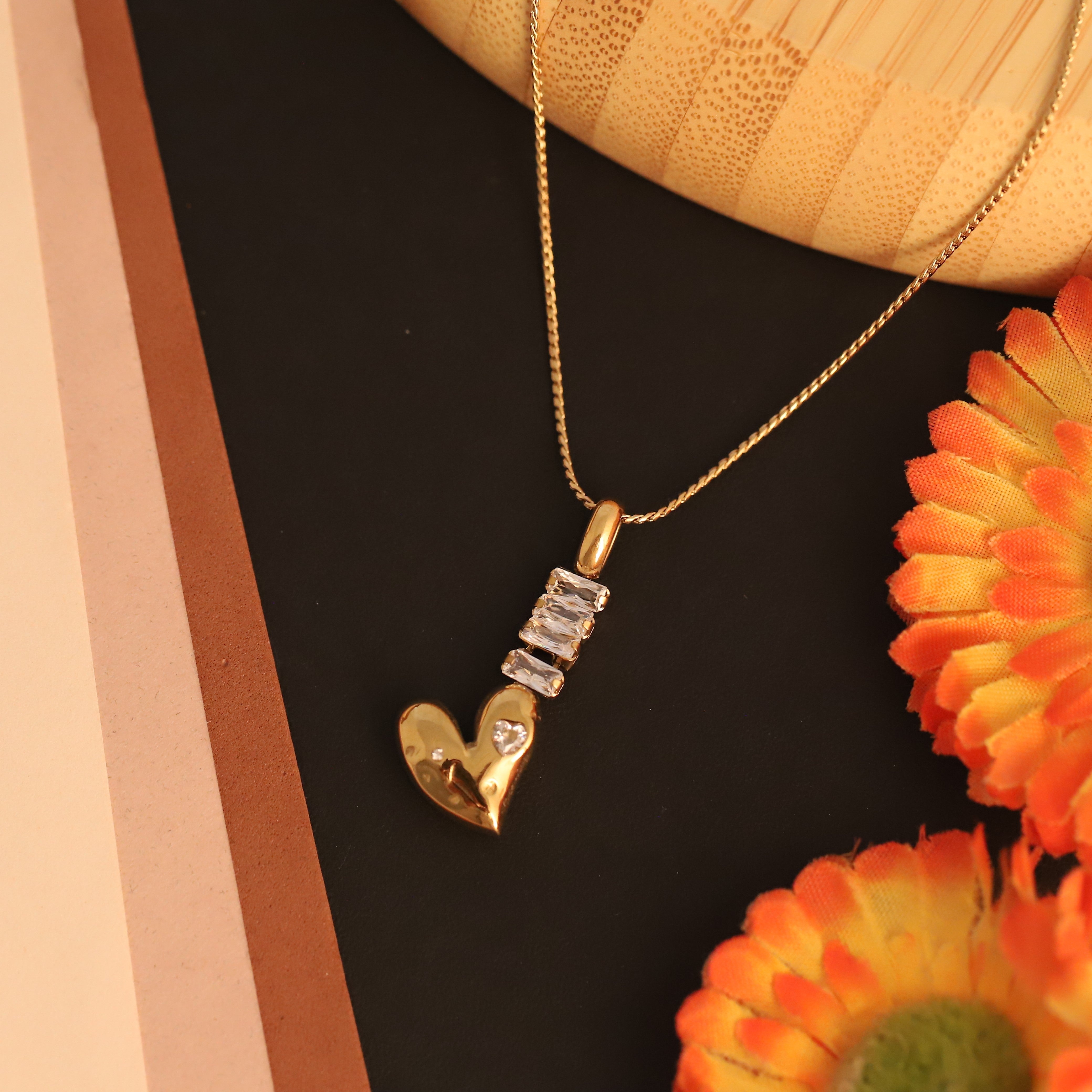 Heart White Stones Chain Gold Plated – Single Layer, Anti-Tarnish, Waterproof, Minimalist Style (GOLD)