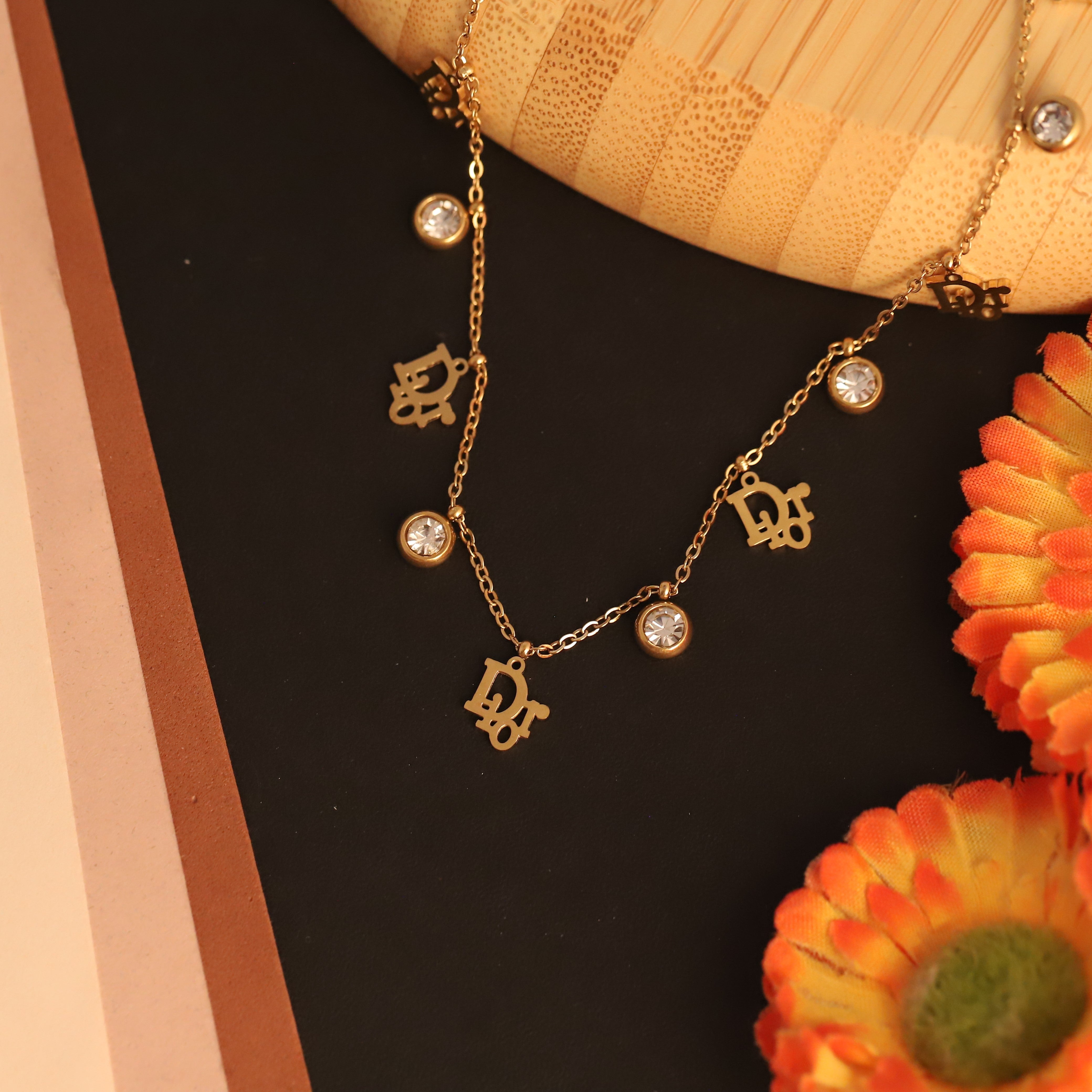 Flower Charms White Stones Chain Gold Plated – Single Layer, Anti-Tarnish, Waterproof, Minimalist Style (GOLD)