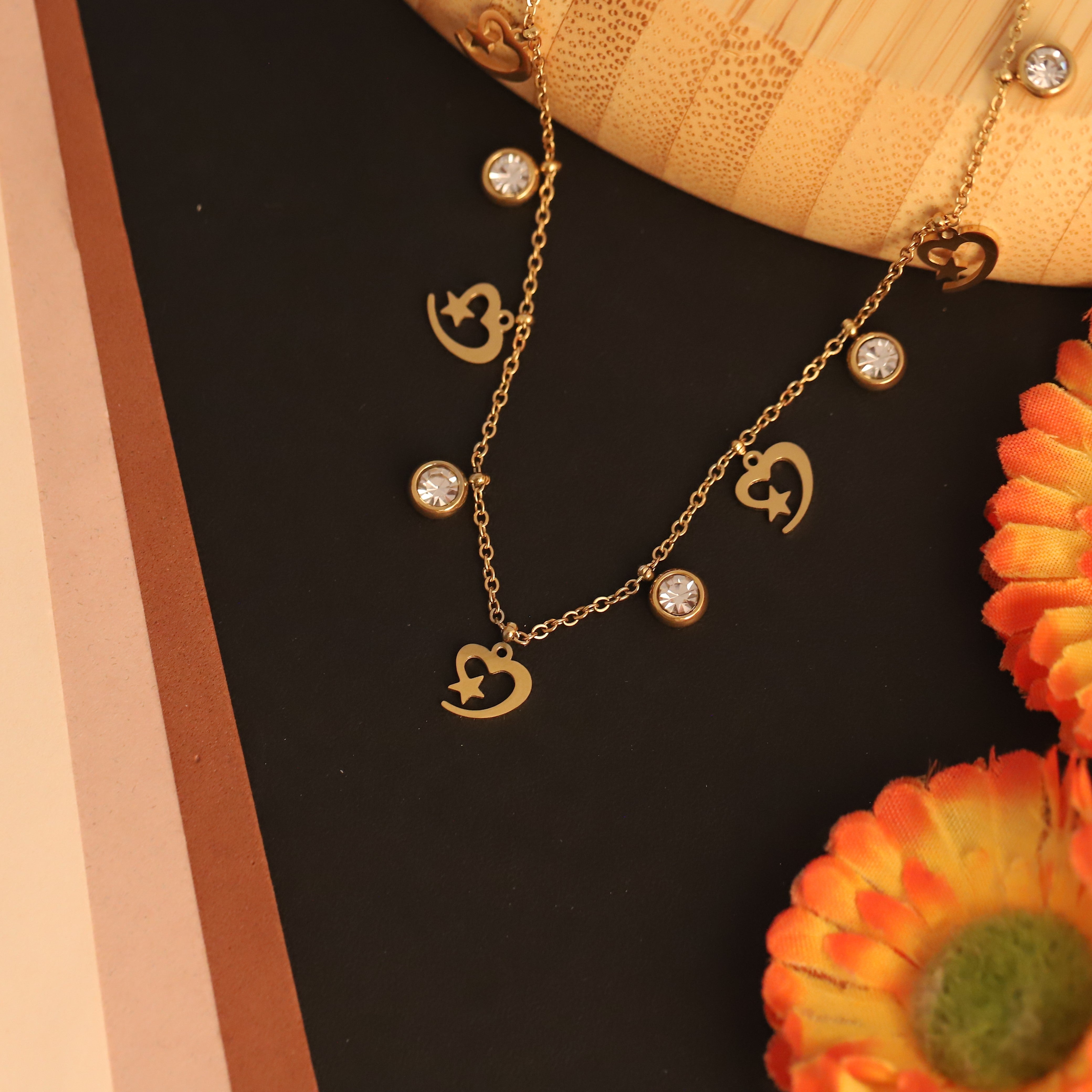 Heart Charms White Stones Chain Gold Plated – Single Layer, Anti-Tarnish, Waterproof, Minimalist Style (GOLD)