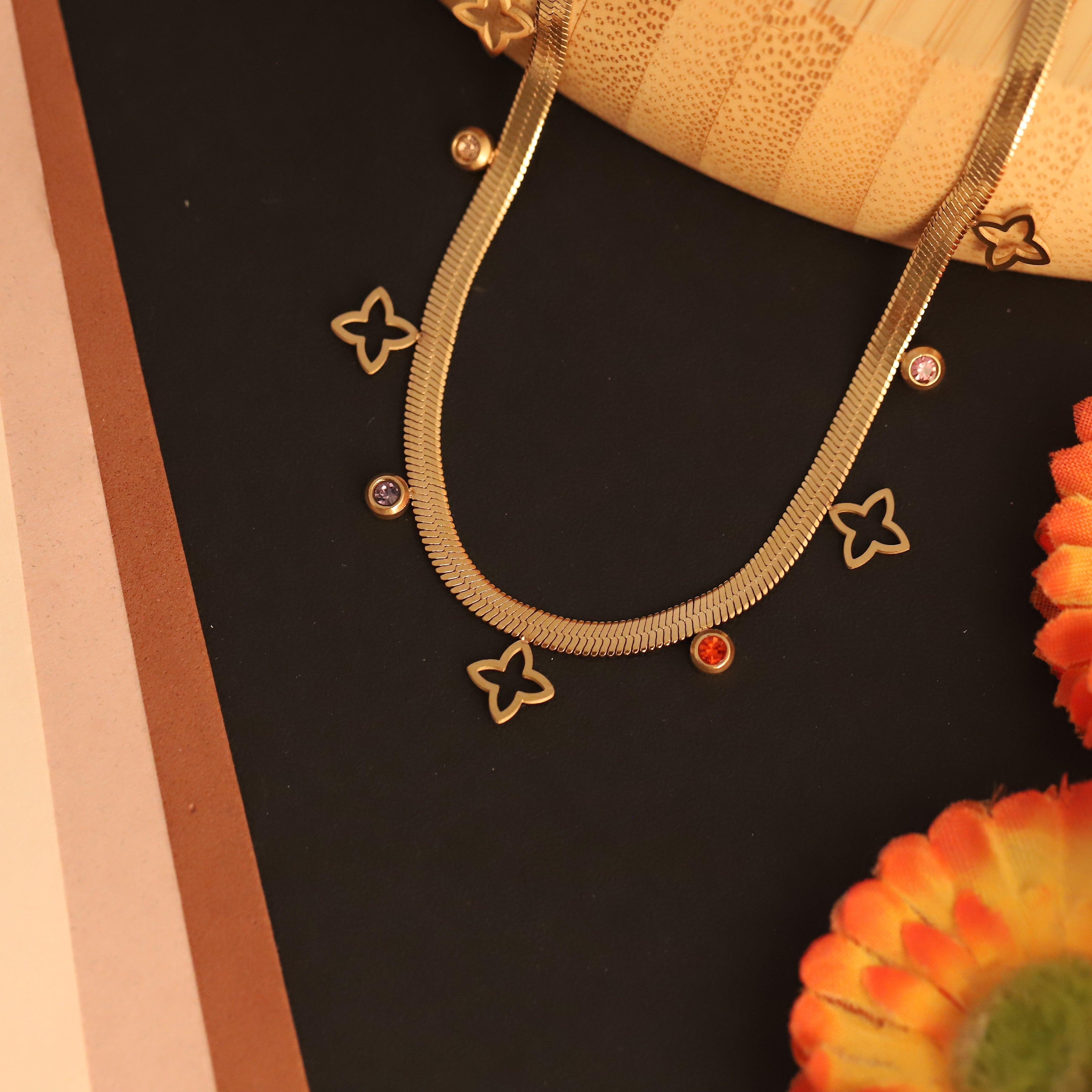 Flower Charms White Stones Chain Gold Plated – Single Layer, Anti-Tarnish, Waterproof, Minimalist Style (GOLD)
