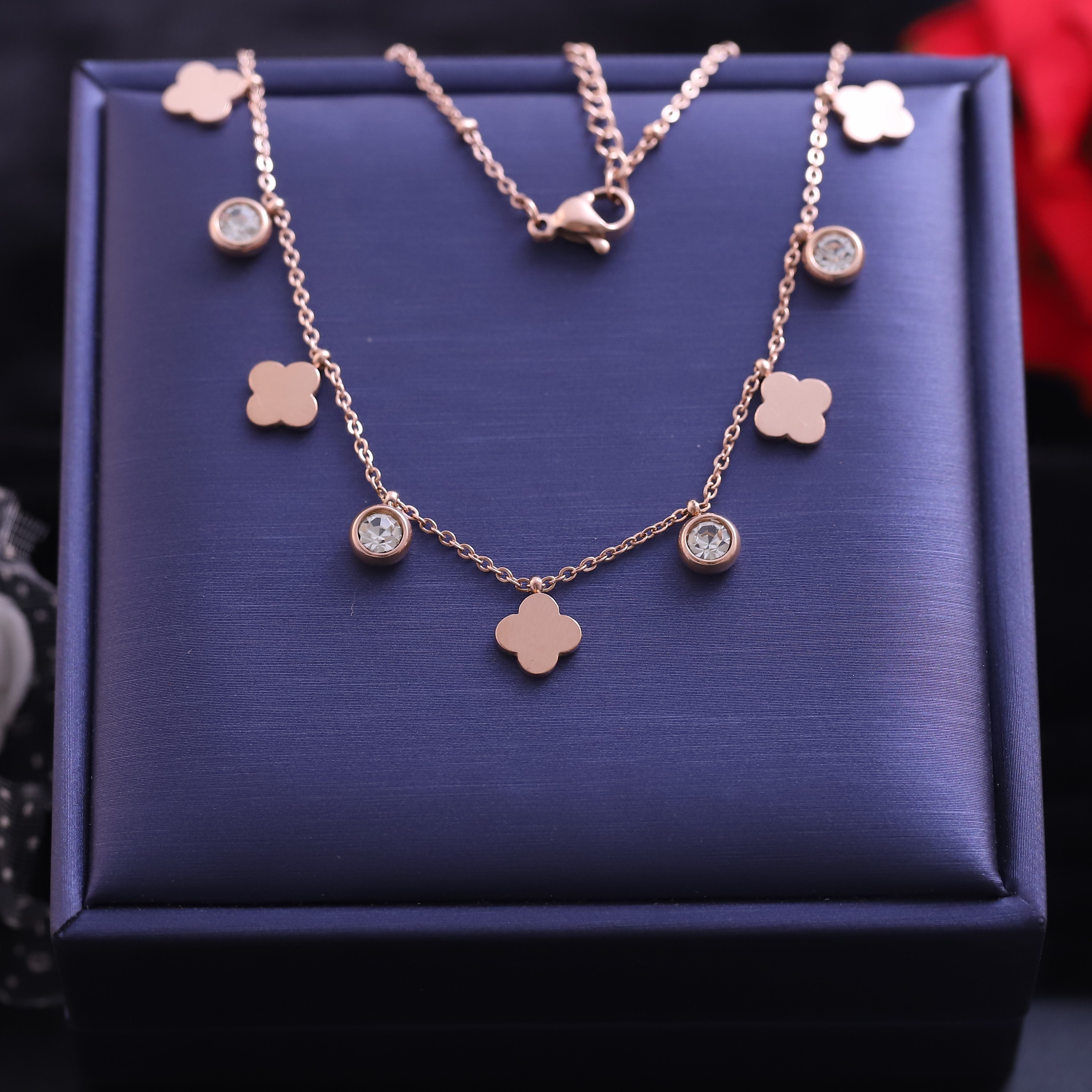 Flower Charms White Stones Chain Gold Plated – Single Layer, Anti-Tarnish, Waterproof, Minimalist Style (GOLD)