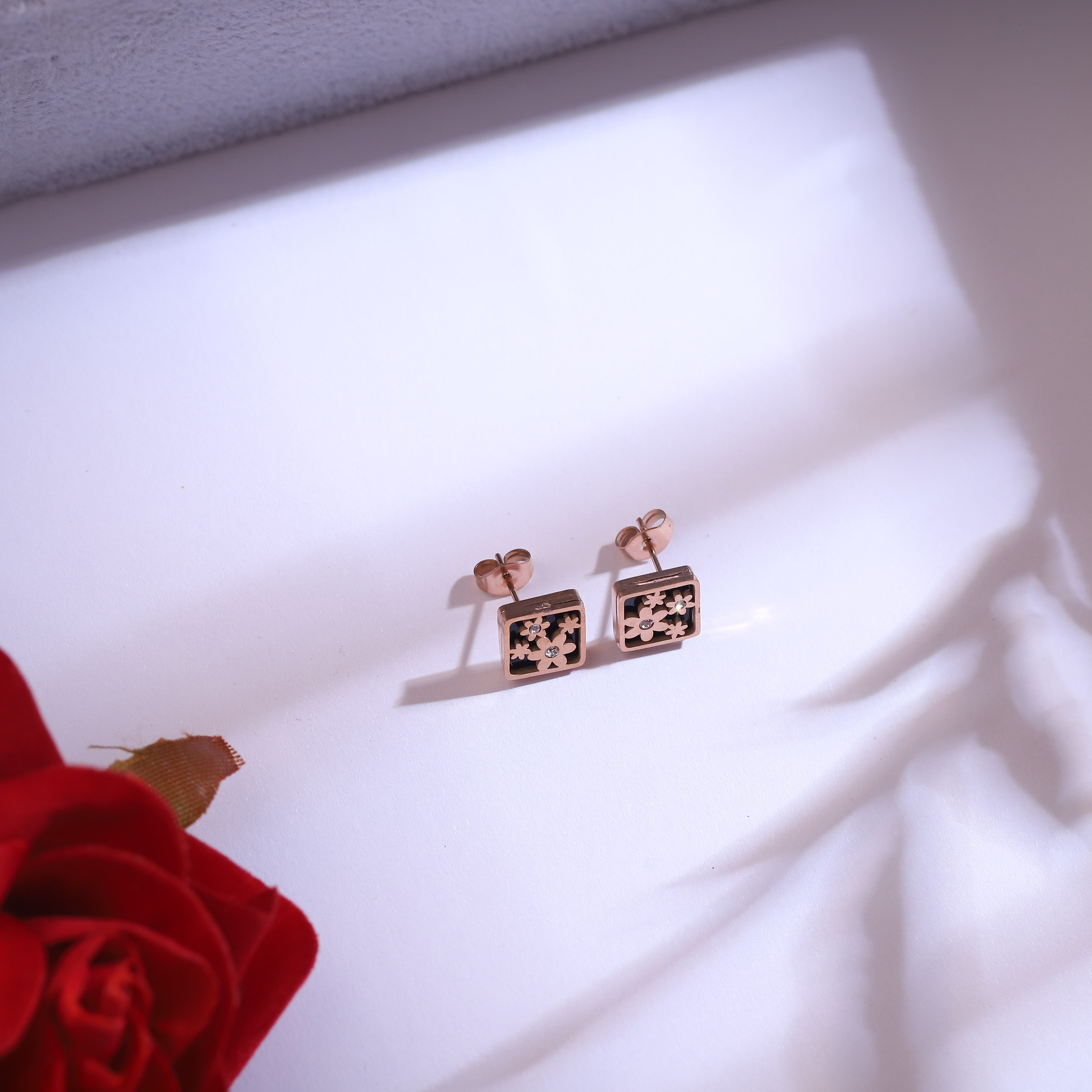 Trendy Flower Chain and  Earrings Set – 18K Gold Plated, Anti-Tarnish, Waterproof, Everyday Minimalist Jewelry (ROSE GOLD)