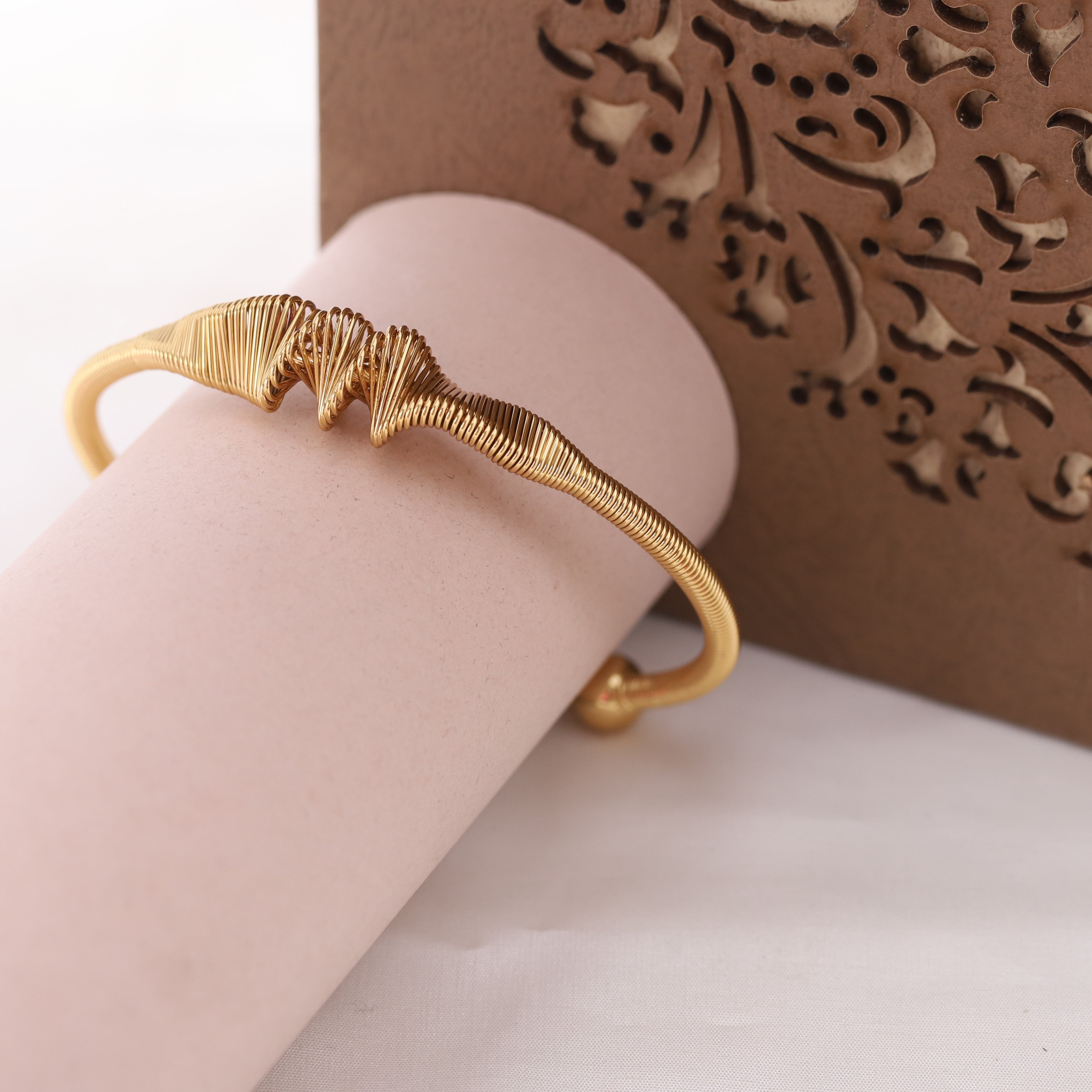 Gold-Plated Stainless Steel Cuff Bracelet – Openable, Unisex & Skin-Friendly (GOLD)