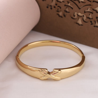 Gold-Plated Lock Stainless Steel Bracelet – Anti-Tarnish Jewelry for Women & Girls (GOLD)