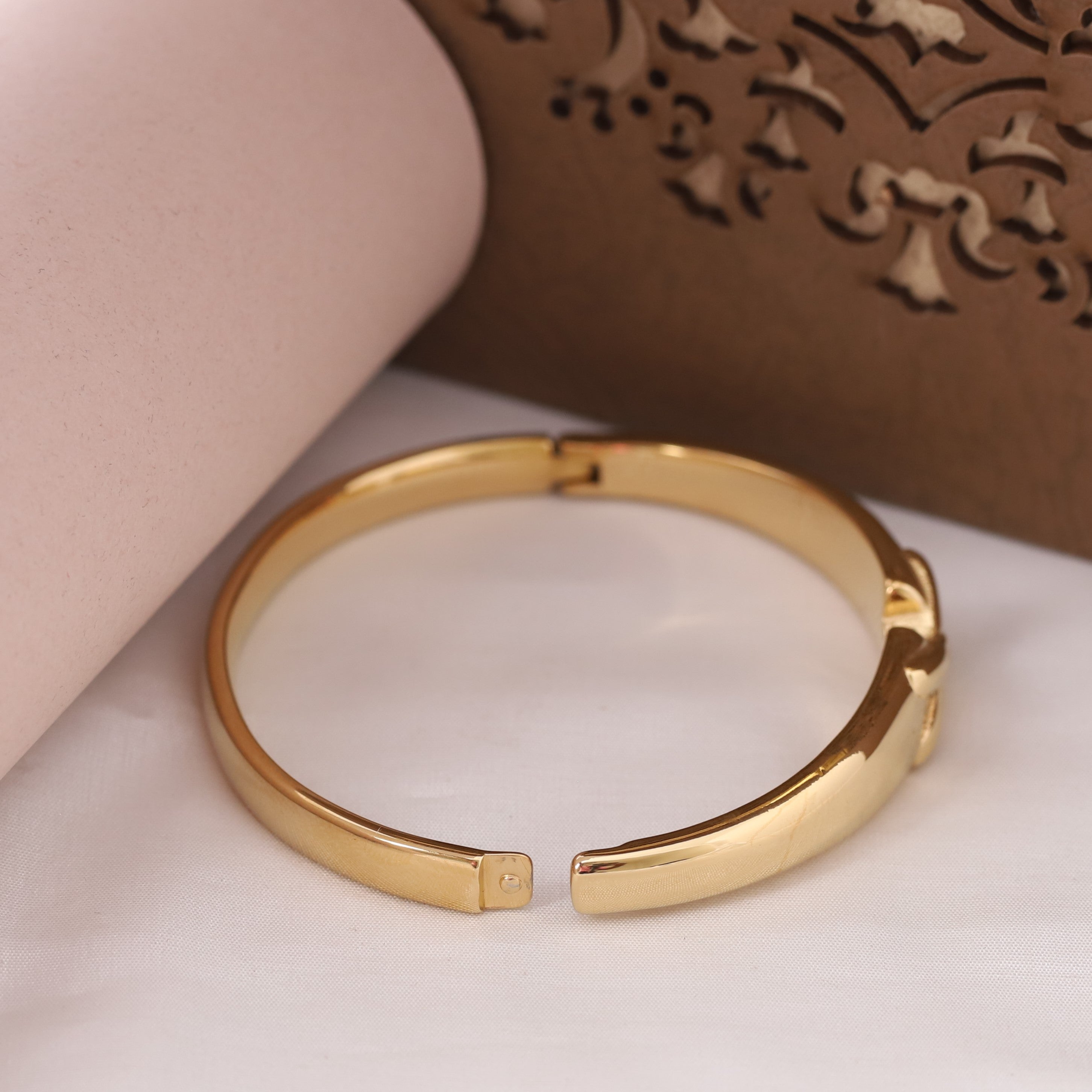 Gold-Plated Lock Stainless Steel Bracelet – Anti-Tarnish Jewelry for Women & Girls (GOLD)