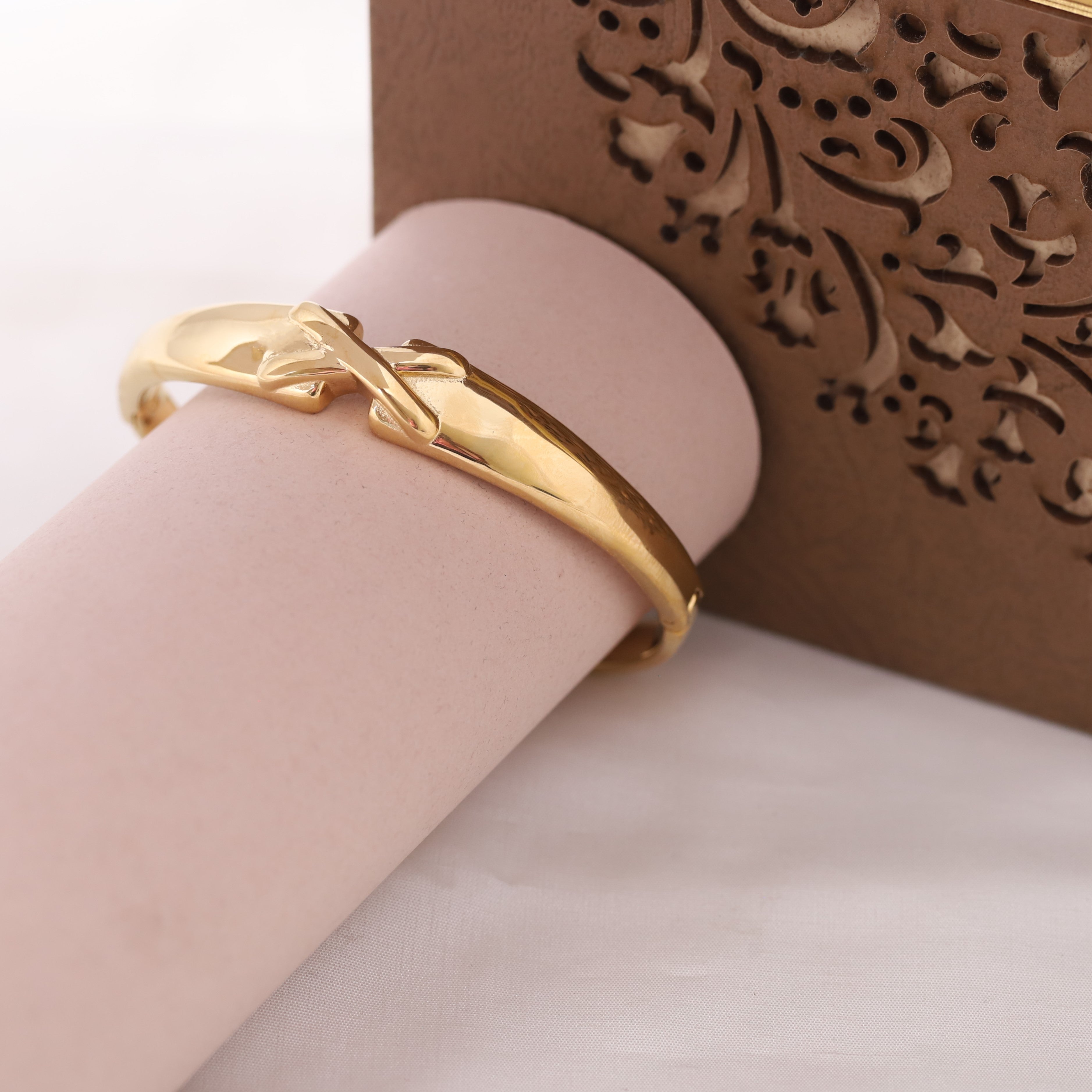 Gold-Plated Lock Stainless Steel Bracelet – Anti-Tarnish Jewelry for Women & Girls (GOLD)