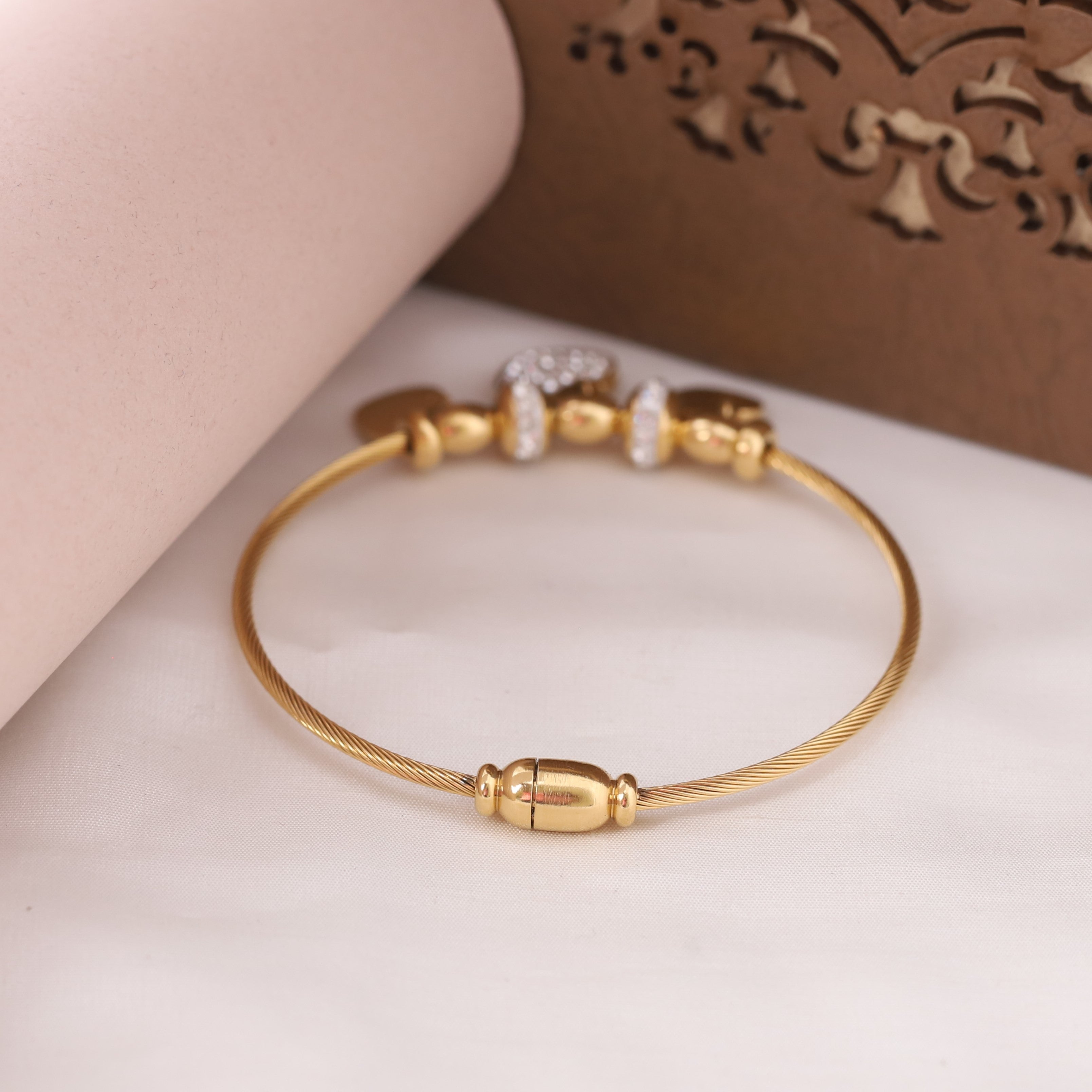 Heart Flower Gold-Plated Charm Bracelet for Women – Waterproof, Hypoallergenic, Magnetic Lock (GOLD)