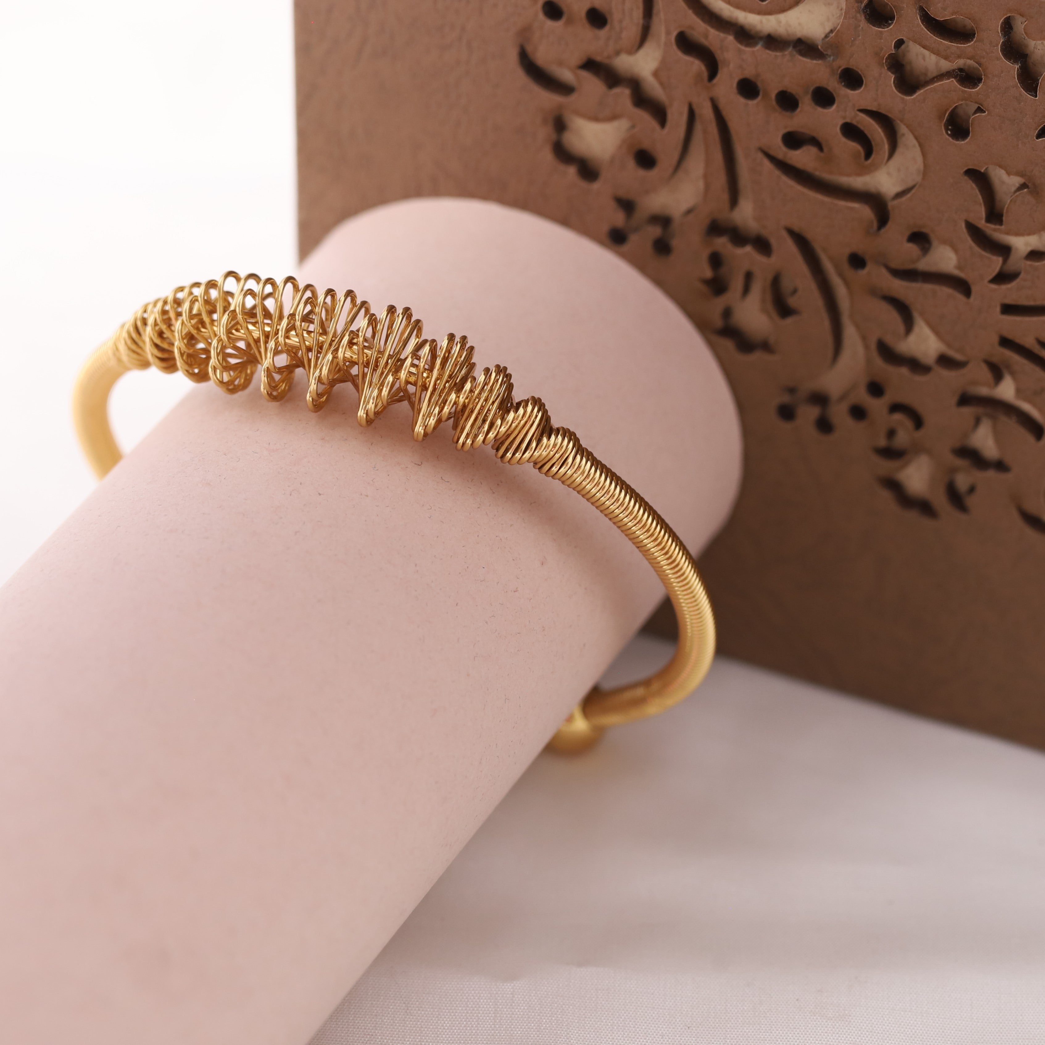 Gold-Plated Stainless Steel Cuff Bracelet – Openable, Unisex & Skin-Friendly (GOLD)