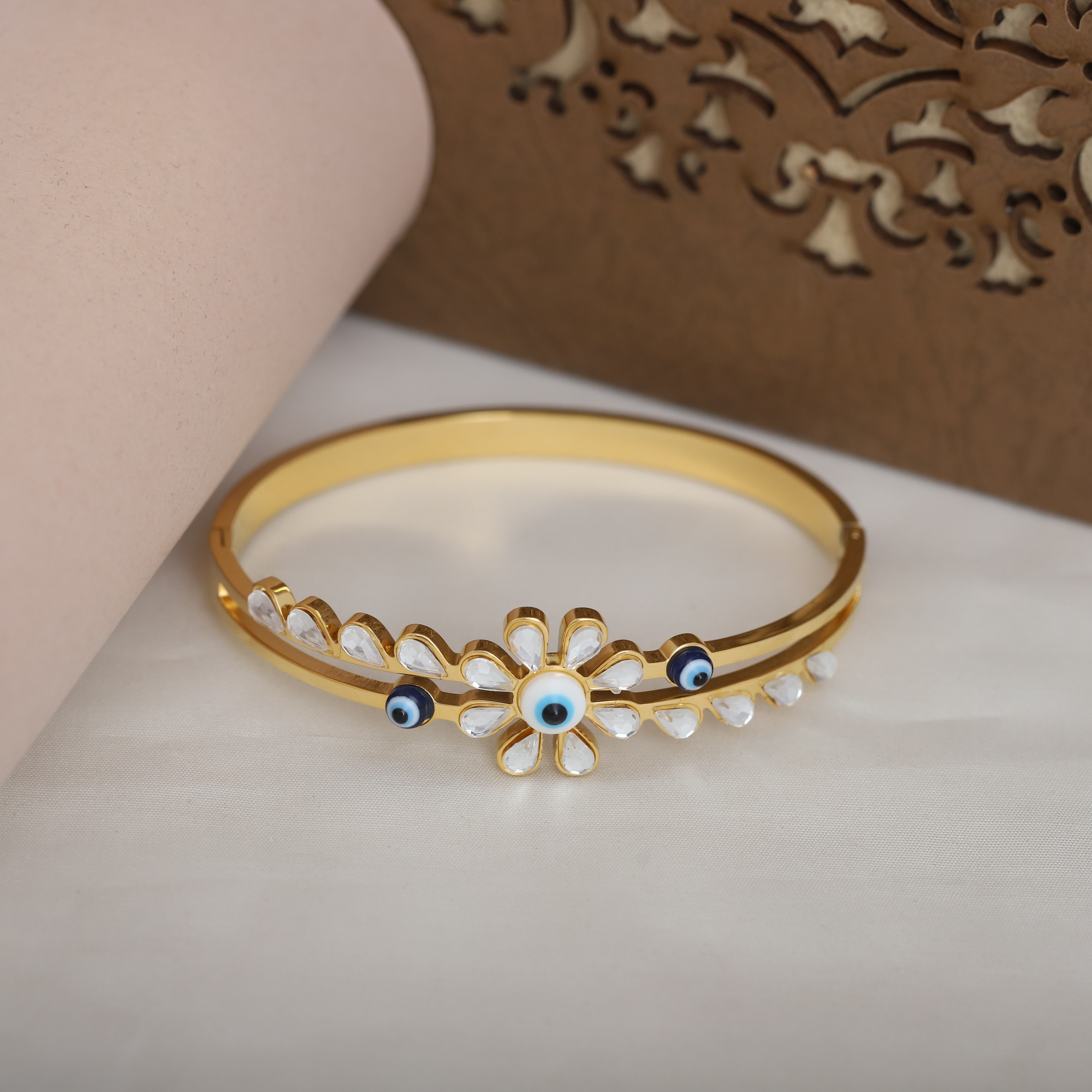 Flower Gold-Plated Cuff Stainless Steel Bracelet – Anti-Tarnish Jewelry for Women & Girls (GOLD)