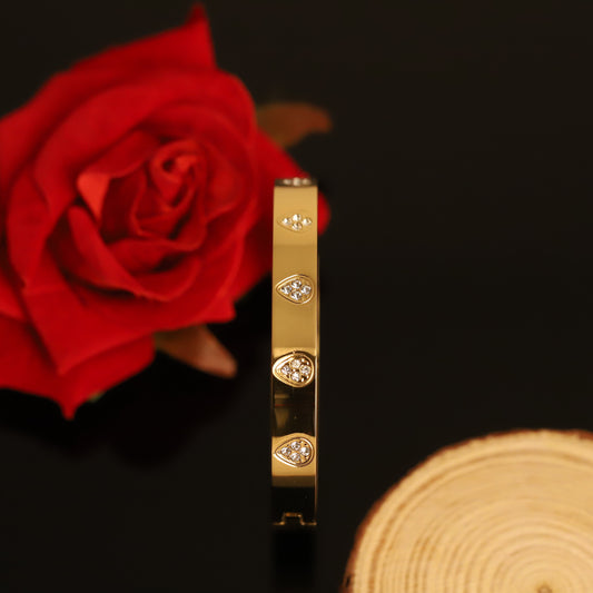 Gold-Plated Stainless Steel Lock Bracelet – Anti-Tarnish Jewelry for Women & Girls (GOLD)
