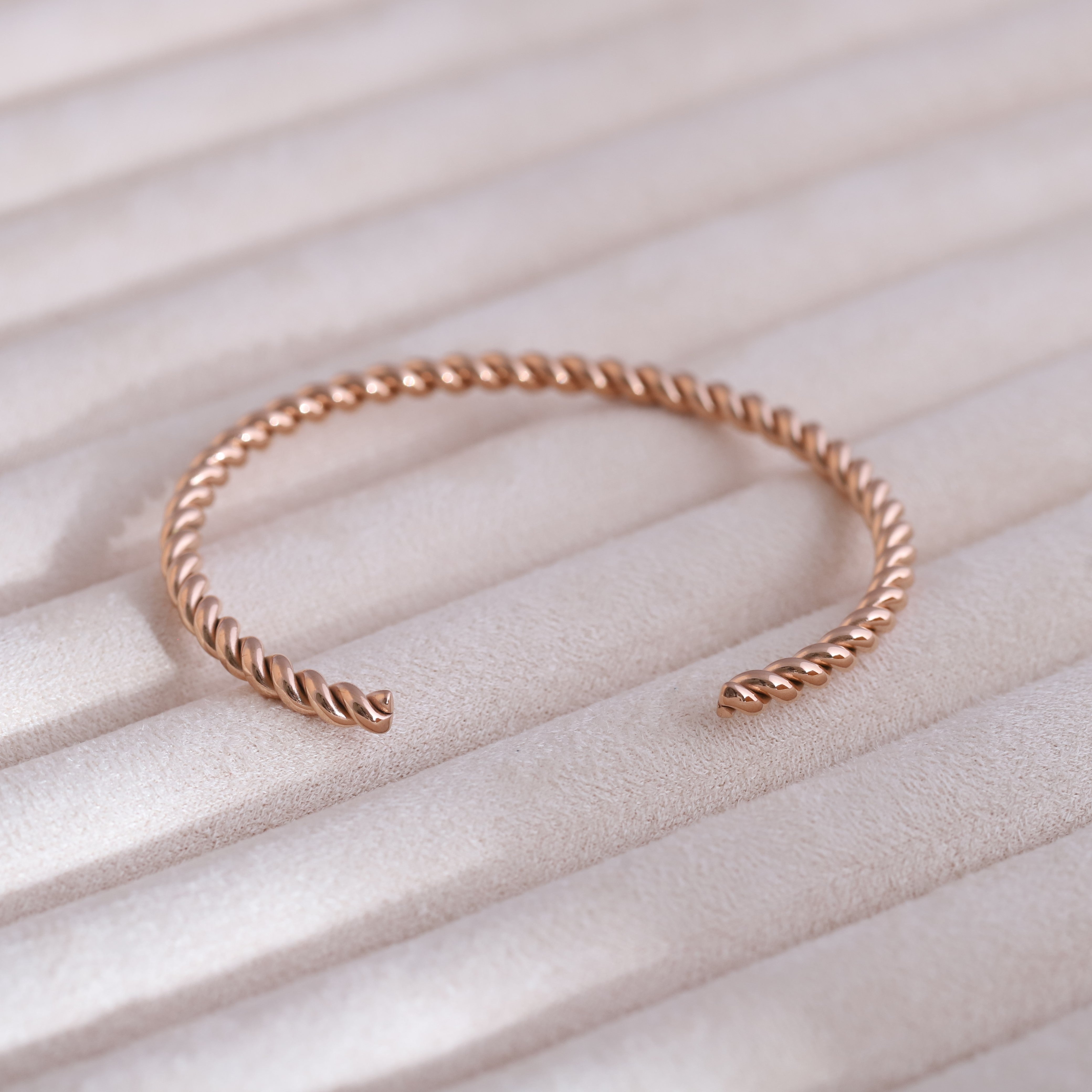 Gold-Plated Stainless Steel Cuff Bracelet – Openable, Unisex & Skin-Friendly (ROSE GOLD)