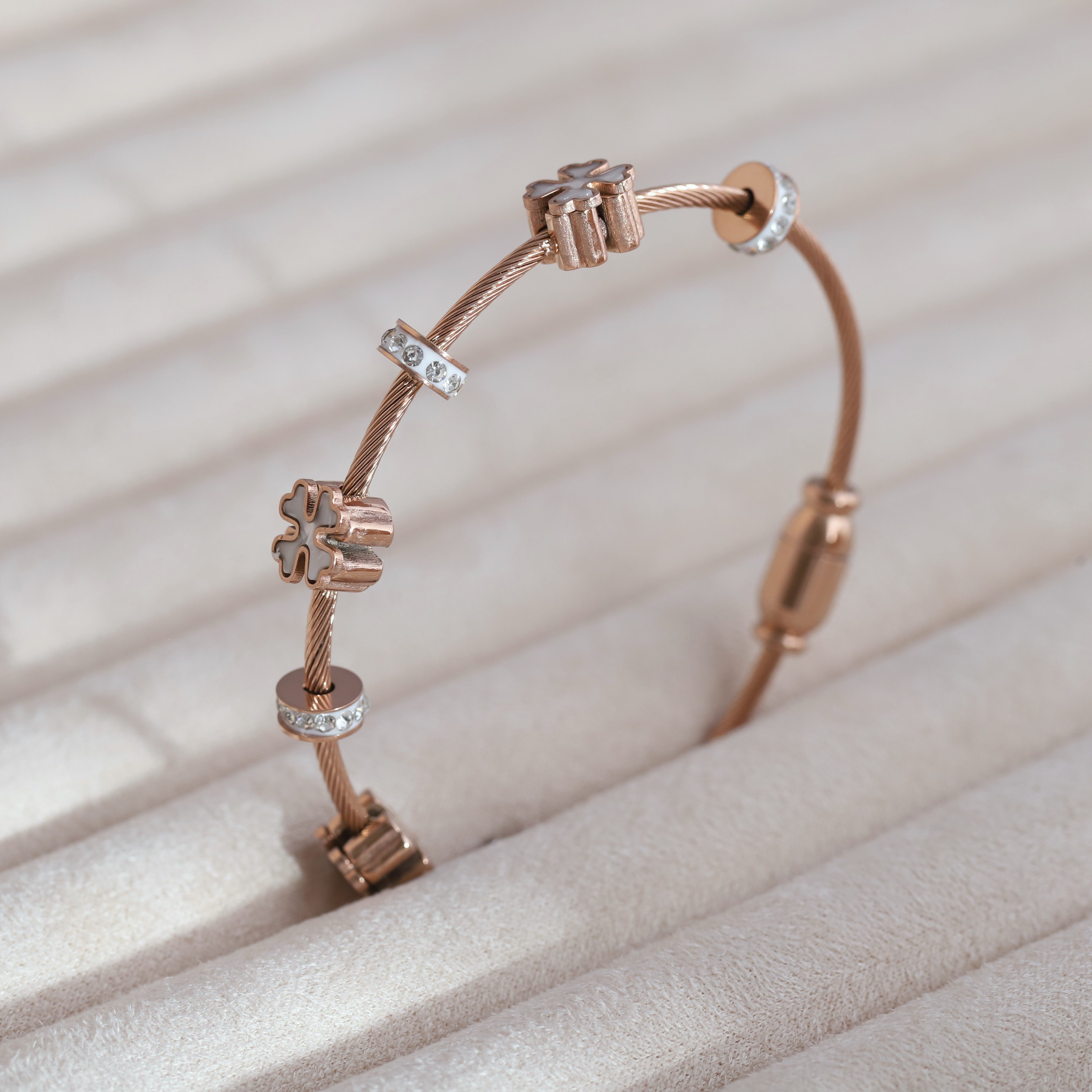 Flower Gold-Plated Charm Bracelet for Women – Waterproof, Hypoallergenic, Magnetic (ROSE GOLD)