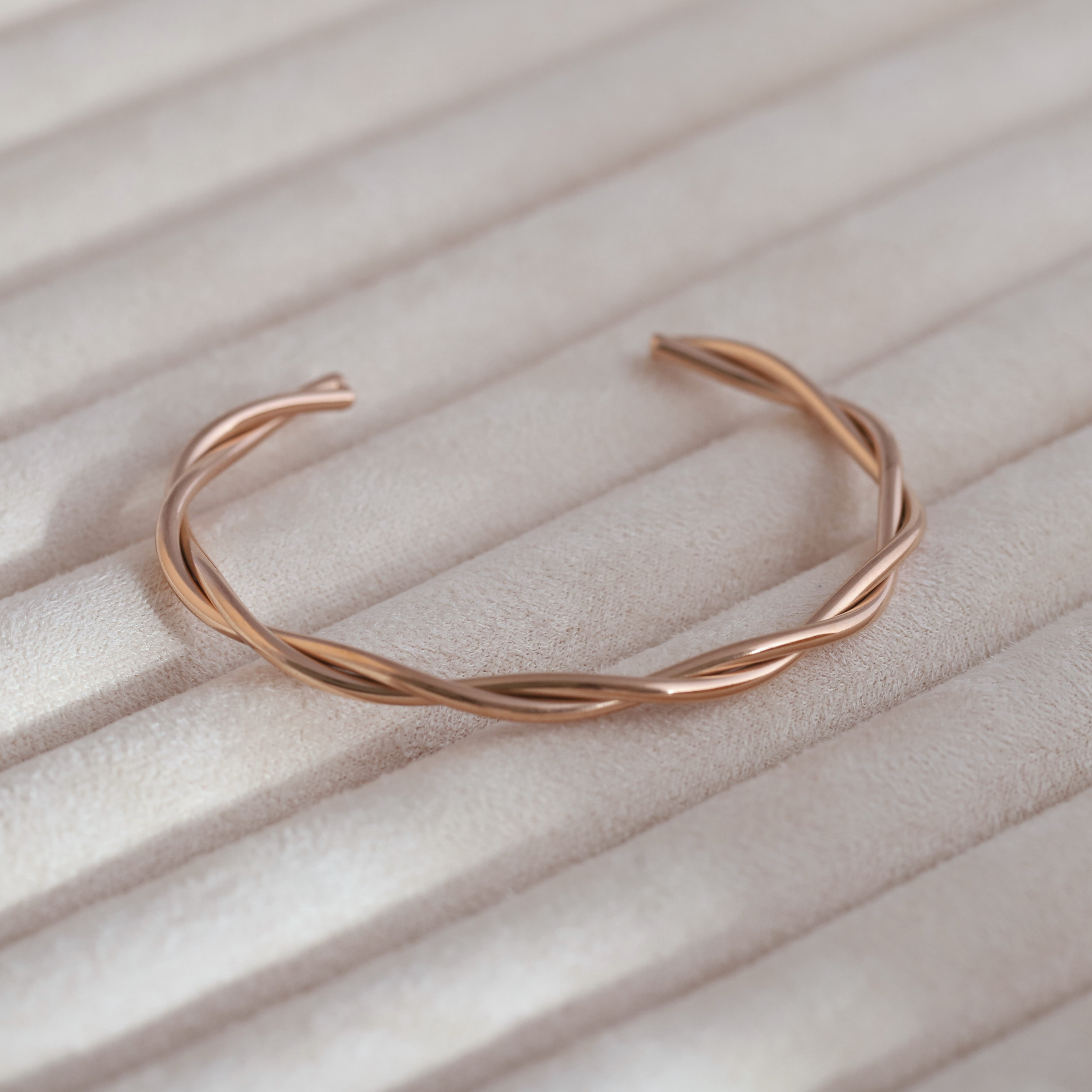 Gold-Plated Stainless Steel Cuff Bracelet – Openable, Unisex & Skin-Friendly (ROSE GOLD)