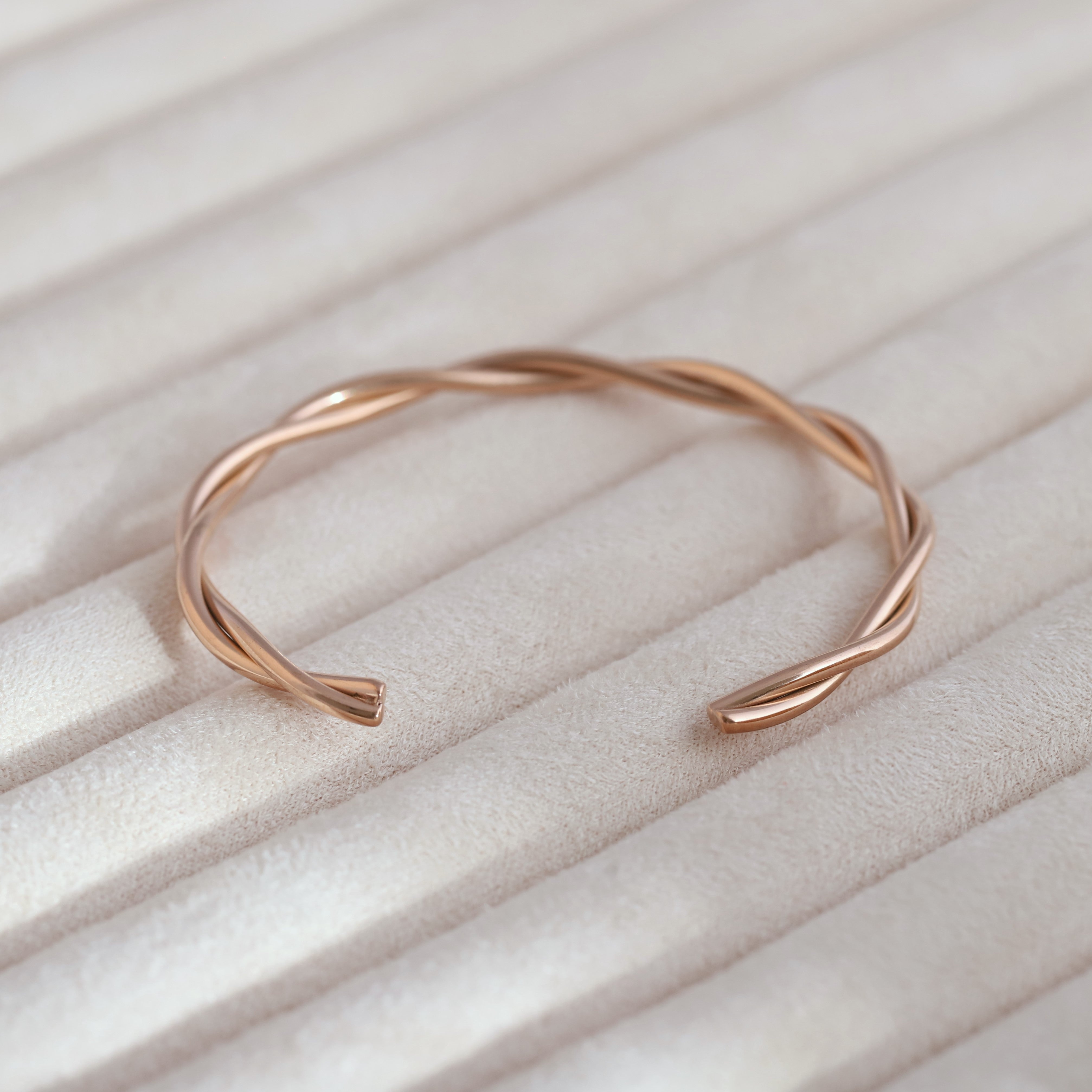 Gold-Plated Stainless Steel Cuff Bracelet – Openable, Unisex & Skin-Friendly (ROSE GOLD)