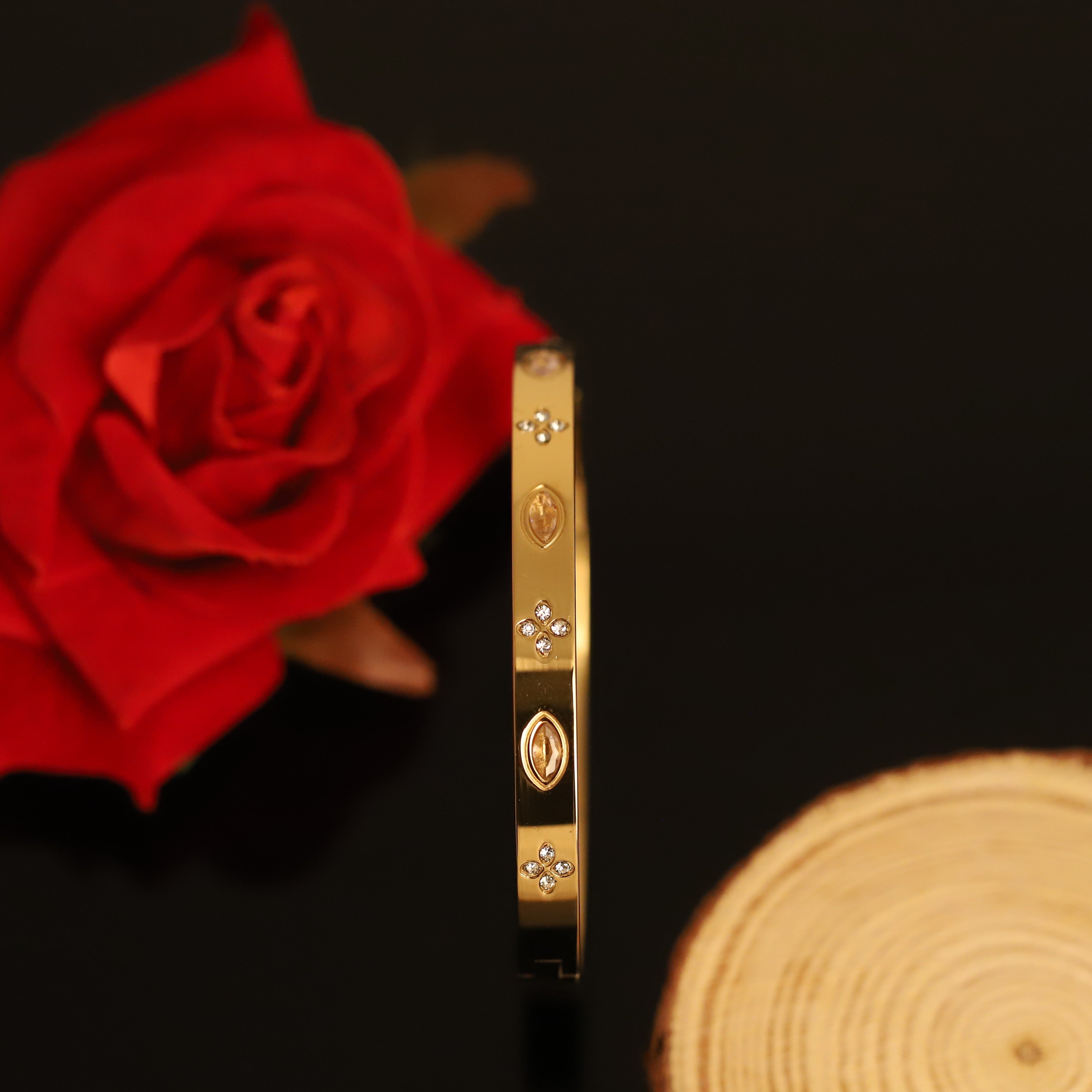 Gold-Plated Stainless Steel Lock Bracelet – Openable, Unisex & Skin-Friendly (GOLD)