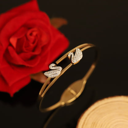 Gold-Plated Stainless Steel Bracelet – Openable, Unisex & Skin-Friendly (GOLD)
