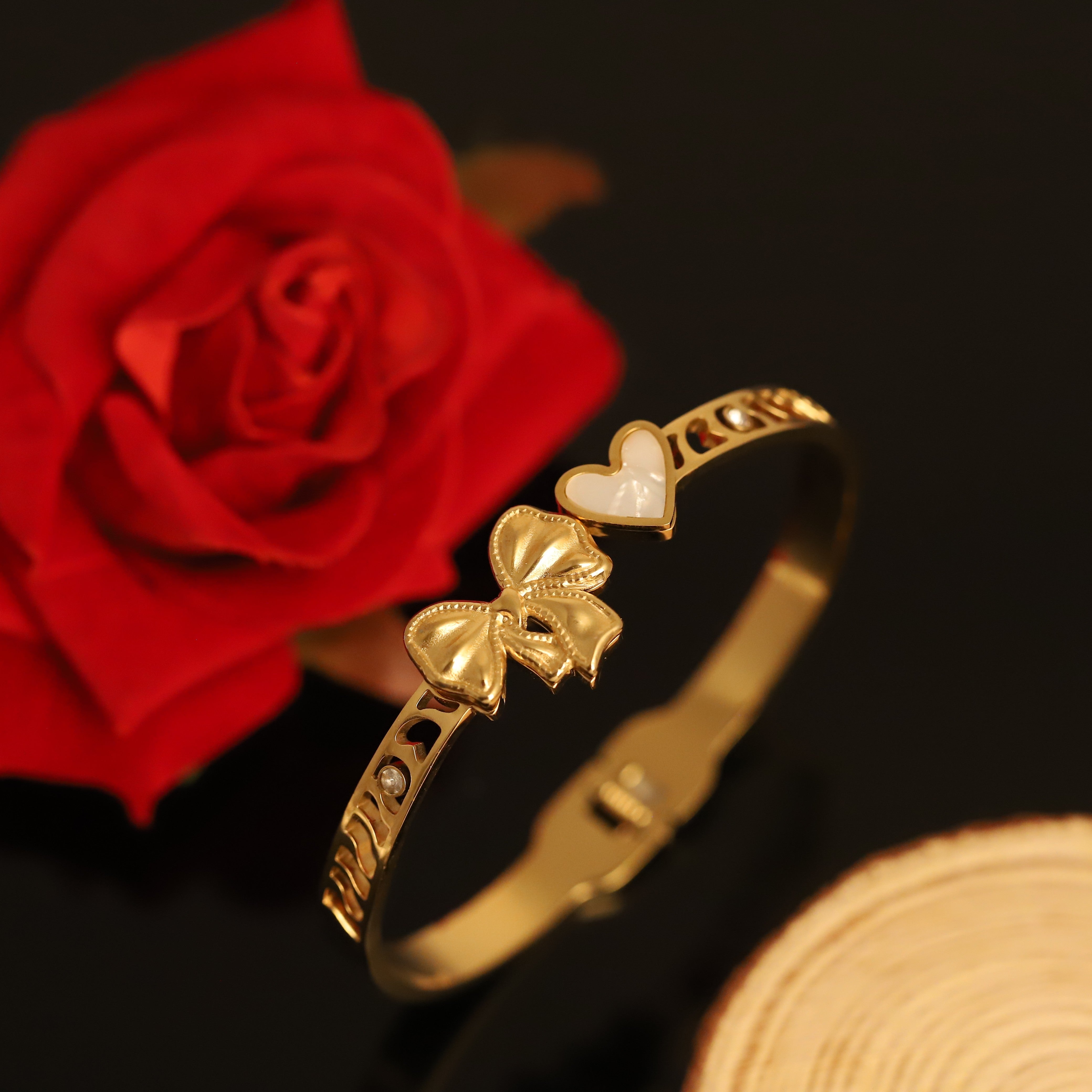 Gold-Plated Stainless Steel Bracelet – Openable, Unisex & Skin-Friendly (GOLD)