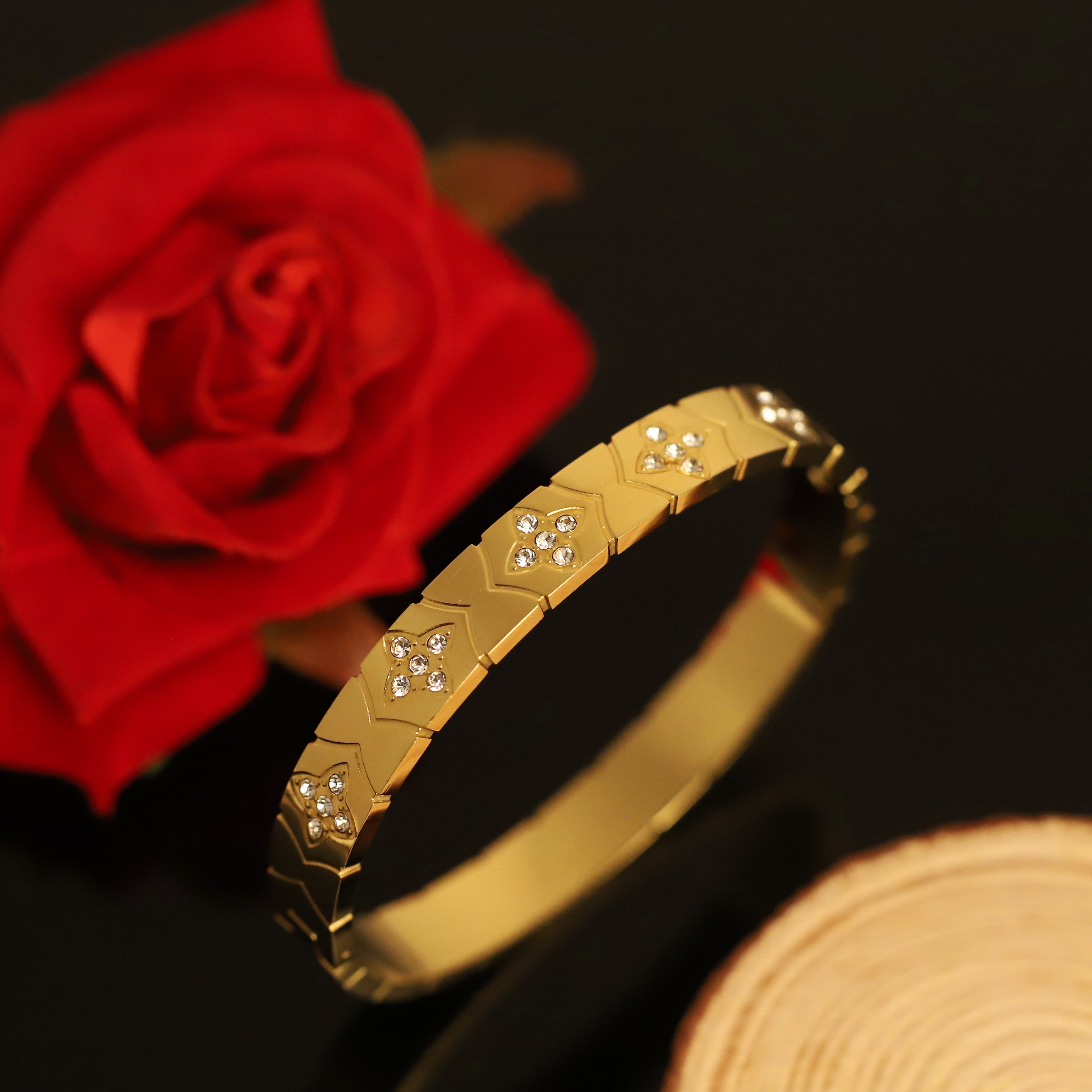 Gold-Plated Stainless Steel Lock Bracelet – Openable, Unisex & Skin-Friendly (GOLD)