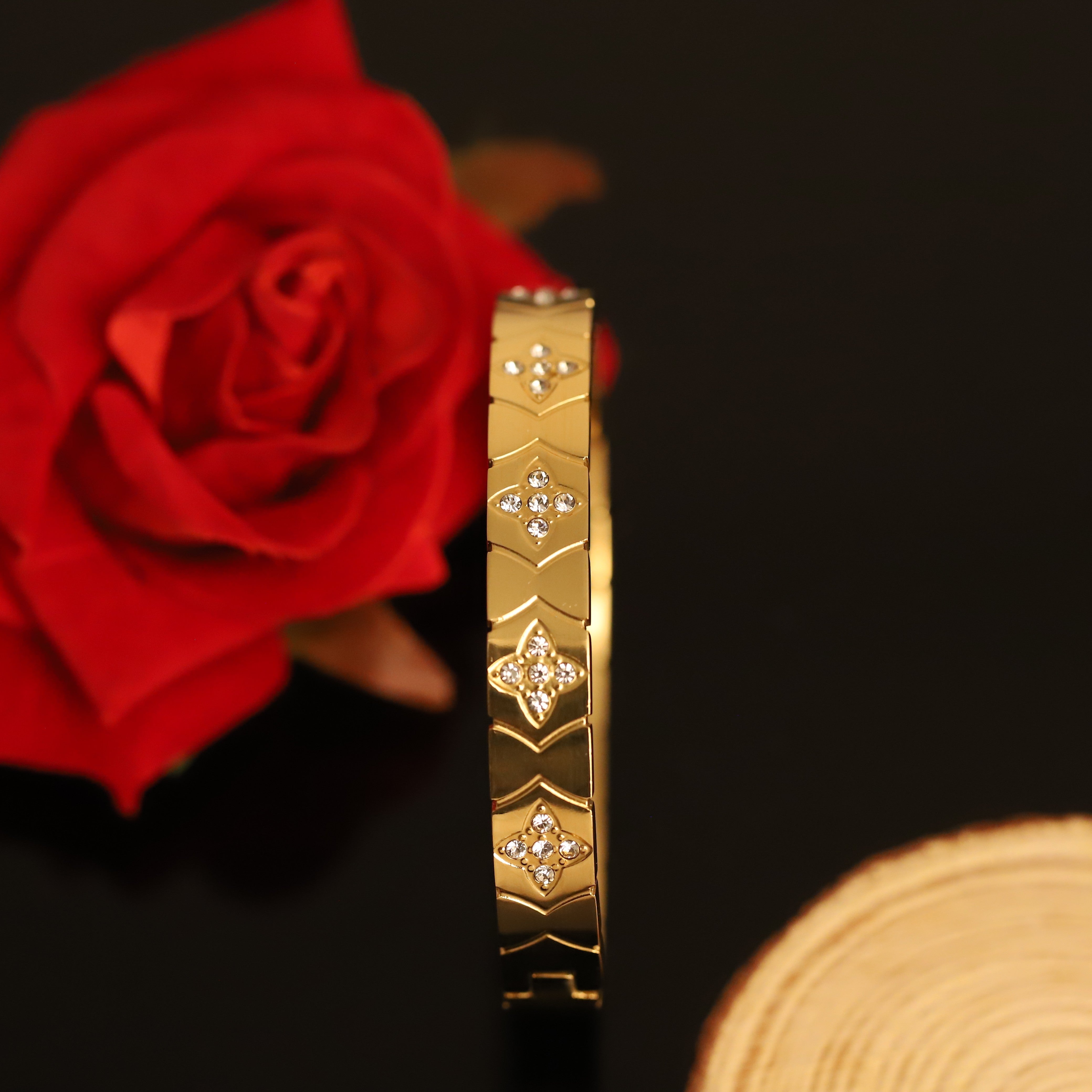 Gold-Plated Stainless Steel Lock Bracelet – Openable, Unisex & Skin-Friendly (GOLD)