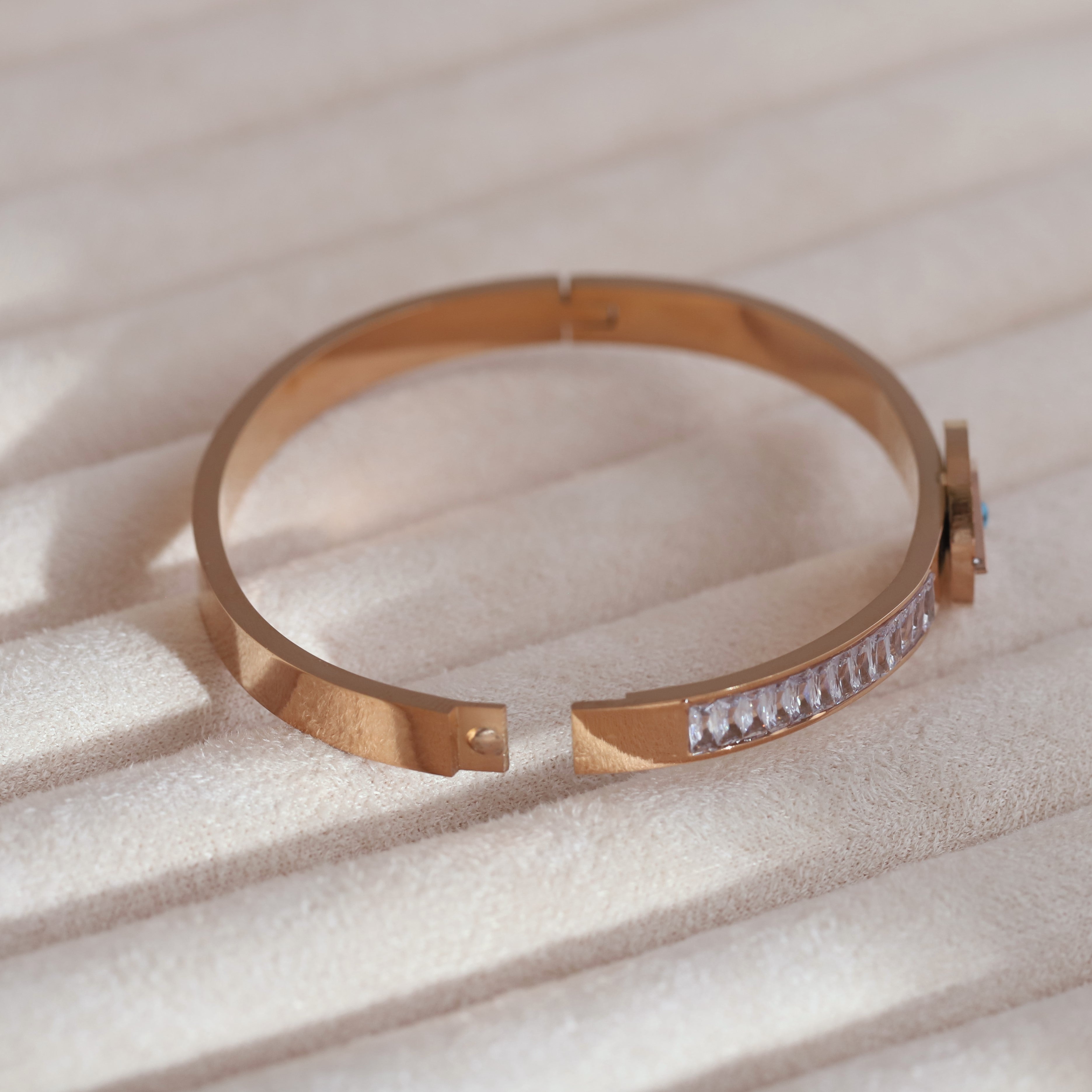 Gold-Plated Evil Eye Stainless Steel Bracelet – Openable, Unisex & Skin-Friendly (ROSE GOLD)