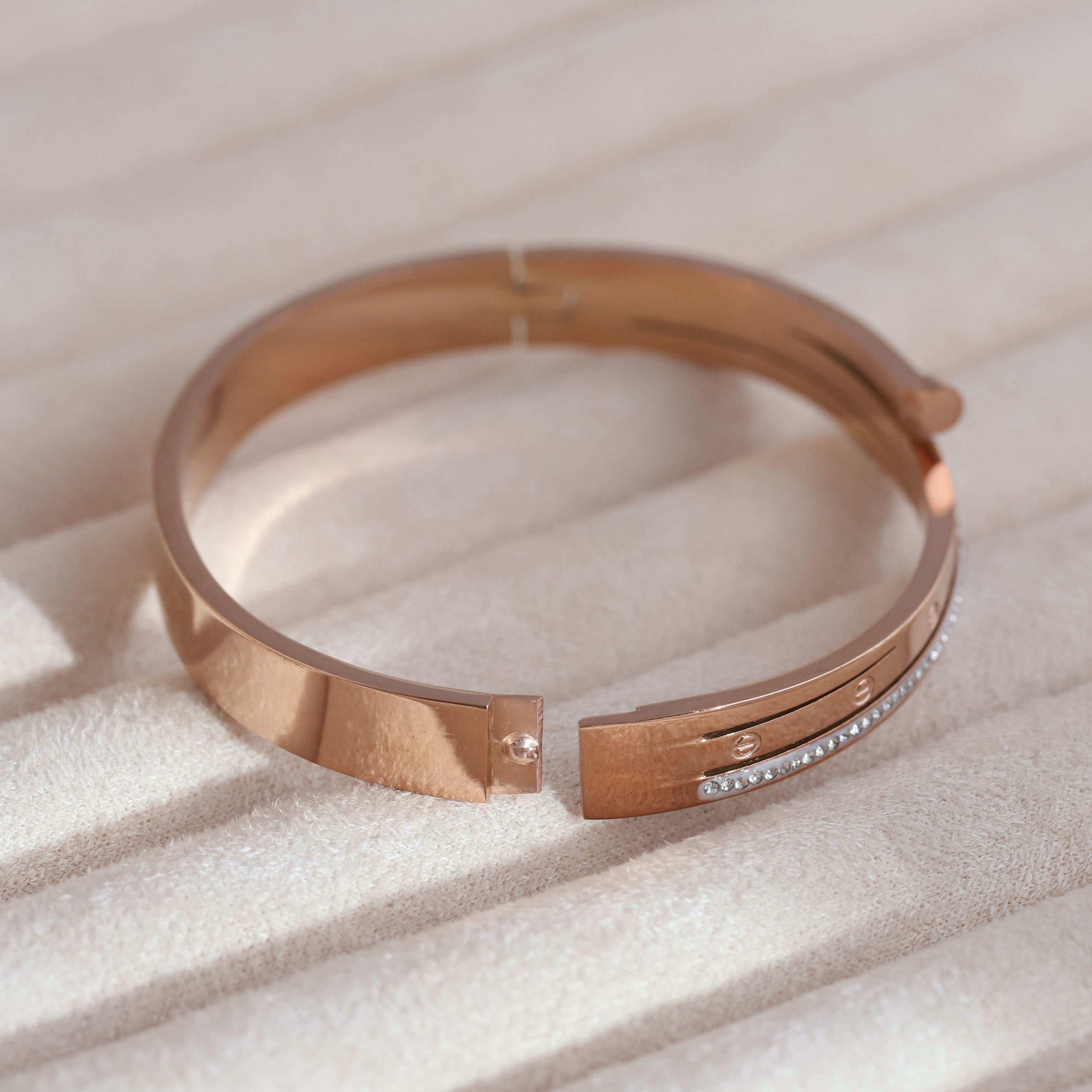 Gold-Plated Lock Stainless Steel Bracelet – Anti-Tarnish Jewelry for Women & Girls (ROSE GOLD)
