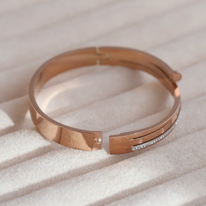 Gold-Plated Lock Stainless Steel Bracelet – Anti-Tarnish Jewelry for Women & Girls (ROSE GOLD)