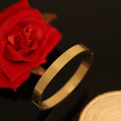 Gold-Plated Stainless Steel Lock Bracelet – Anti-Tarnish Jewelry for Women & Girls (GOLD)