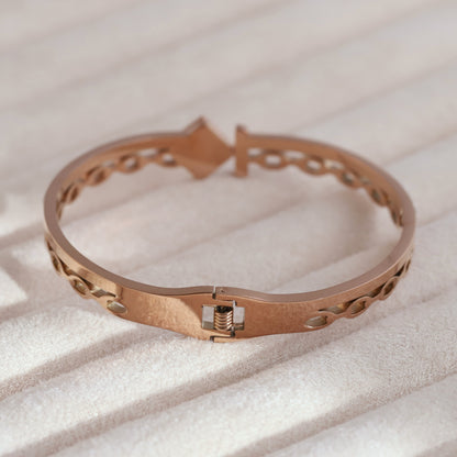 Flower Gold-Plated Lock Stainless Steel Bracelet – Anti-Tarnish Jewelry for Women & Girls (ROSE GOLD)