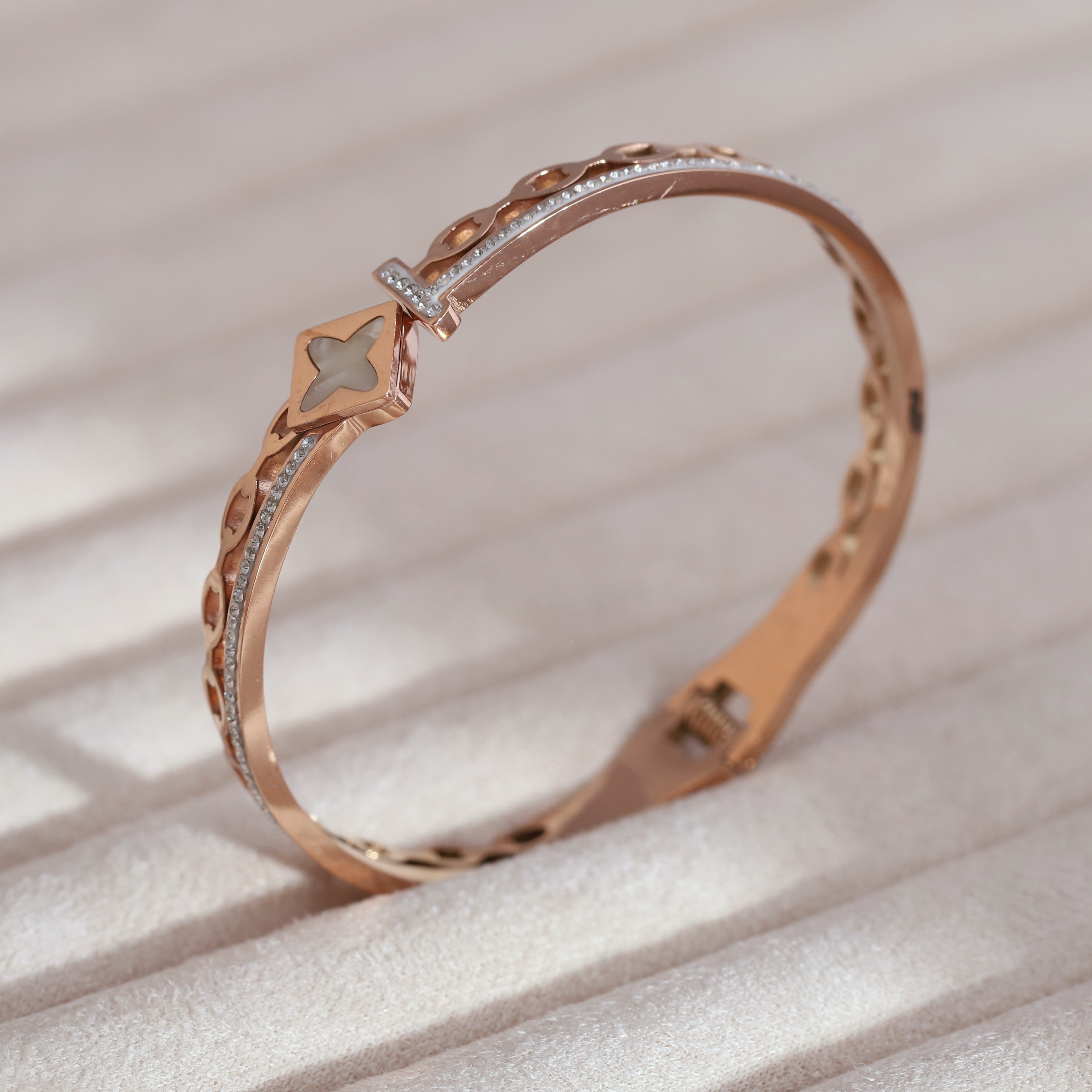 Flower Gold-Plated Lock Stainless Steel Bracelet – Anti-Tarnish Jewelry for Women & Girls (ROSE GOLD)