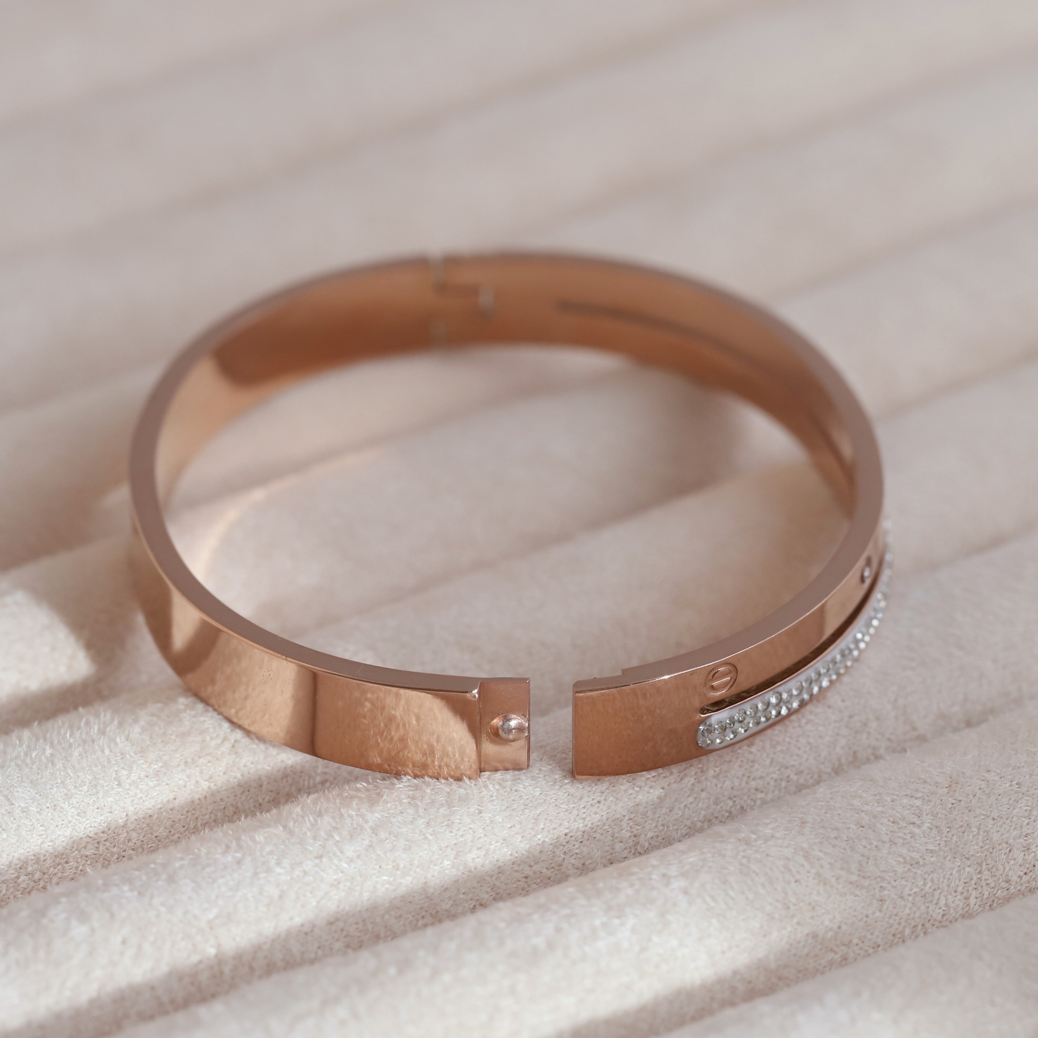 Gold-Plated Lock Stainless Steel Bracelet – Anti-Tarnish Jewelry for Women & Girls (ROSE GOLD)
