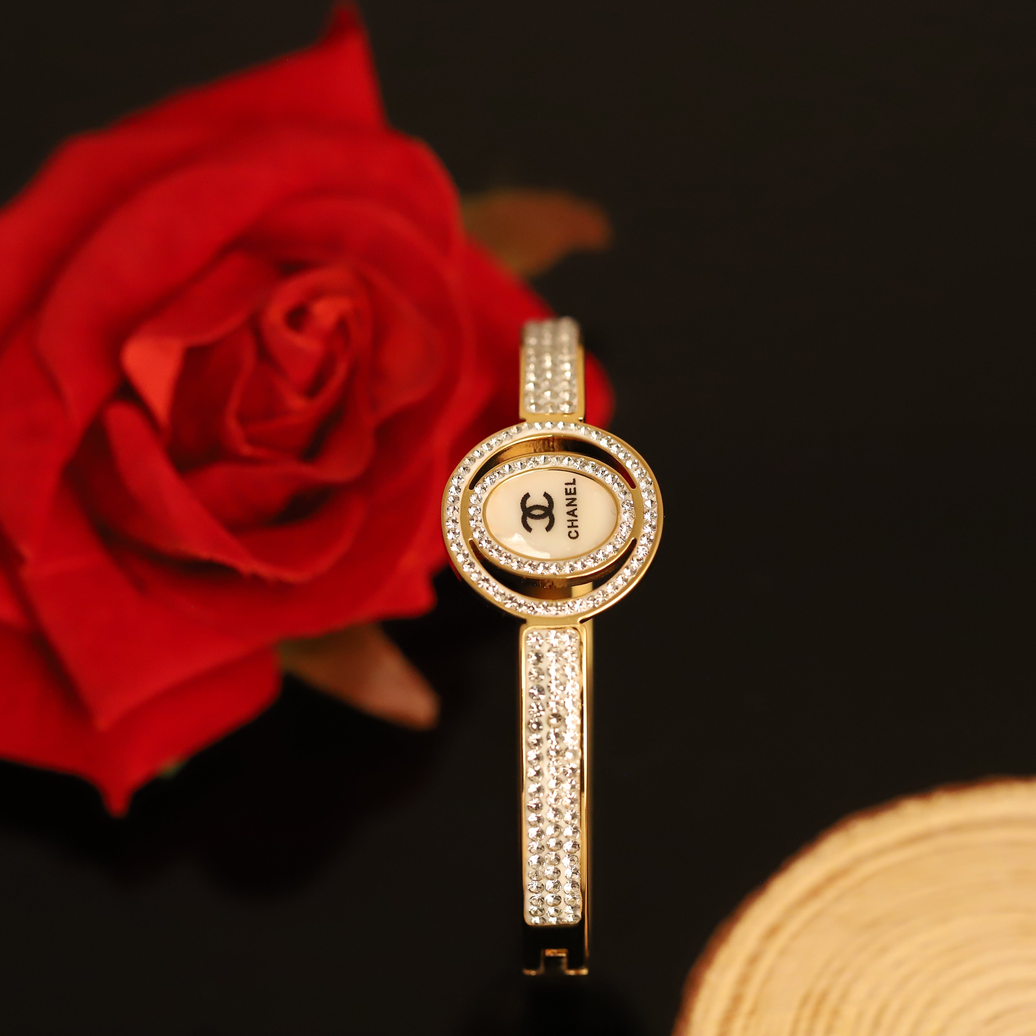 Gold-Plated Lock Stainless Steel Bracelet – Anti-Tarnish Jewelry for Women & Girls (GOLD)