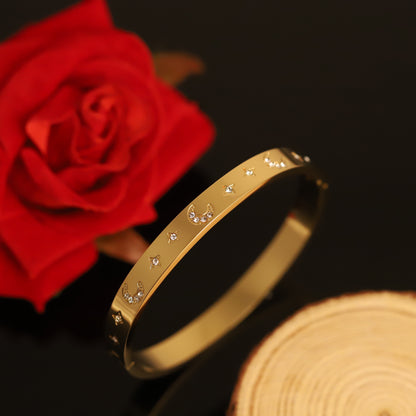Gold-Plated Stainless Steel Lock Bracelet – Openable, Unisex & Skin-Friendly (GOLD)