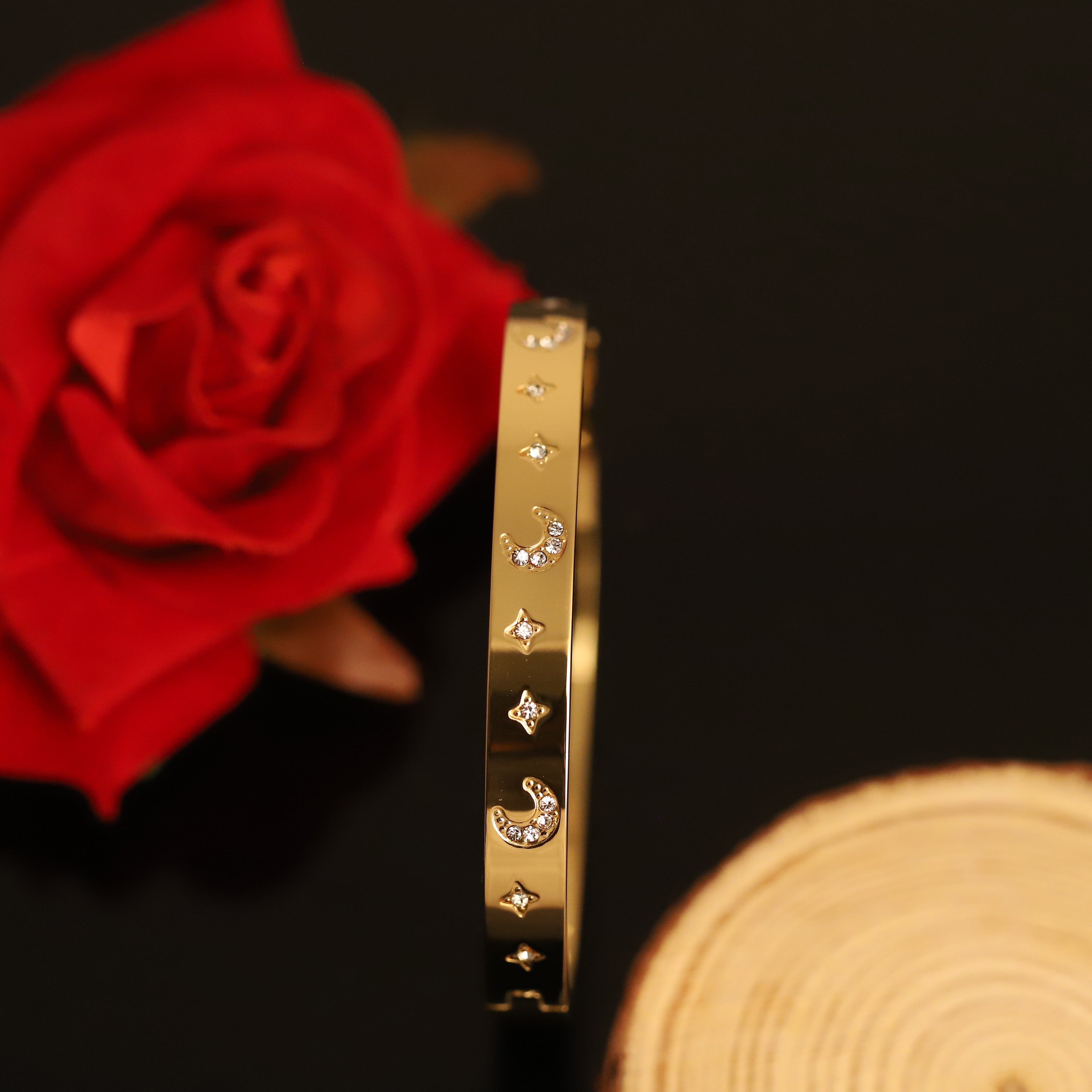 Gold-Plated Stainless Steel Lock Bracelet – Openable, Unisex & Skin-Friendly (GOLD)