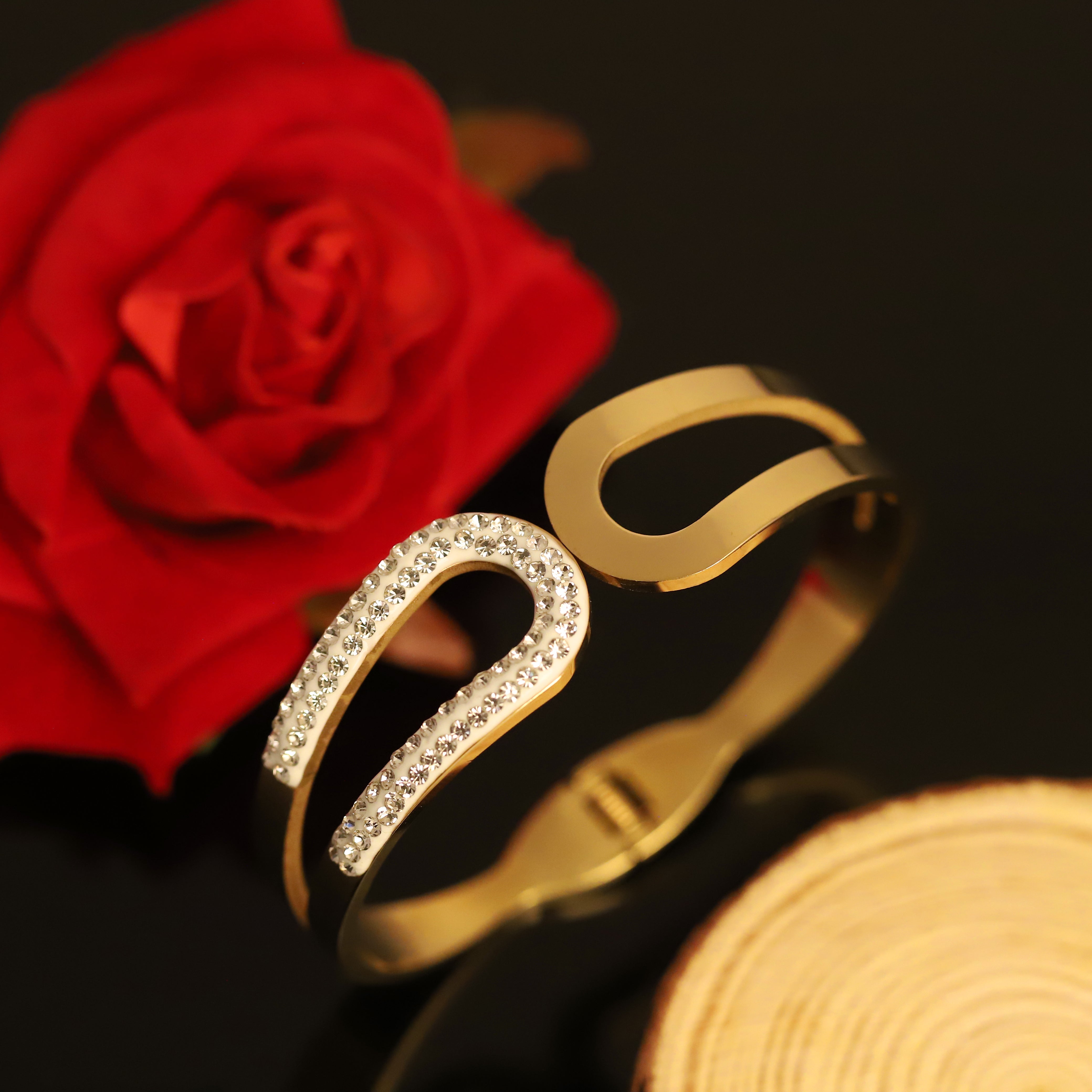 Gold-Plated Stainless Steel Bracelet – Openable, Unisex & Skin-Friendly (GOLD)