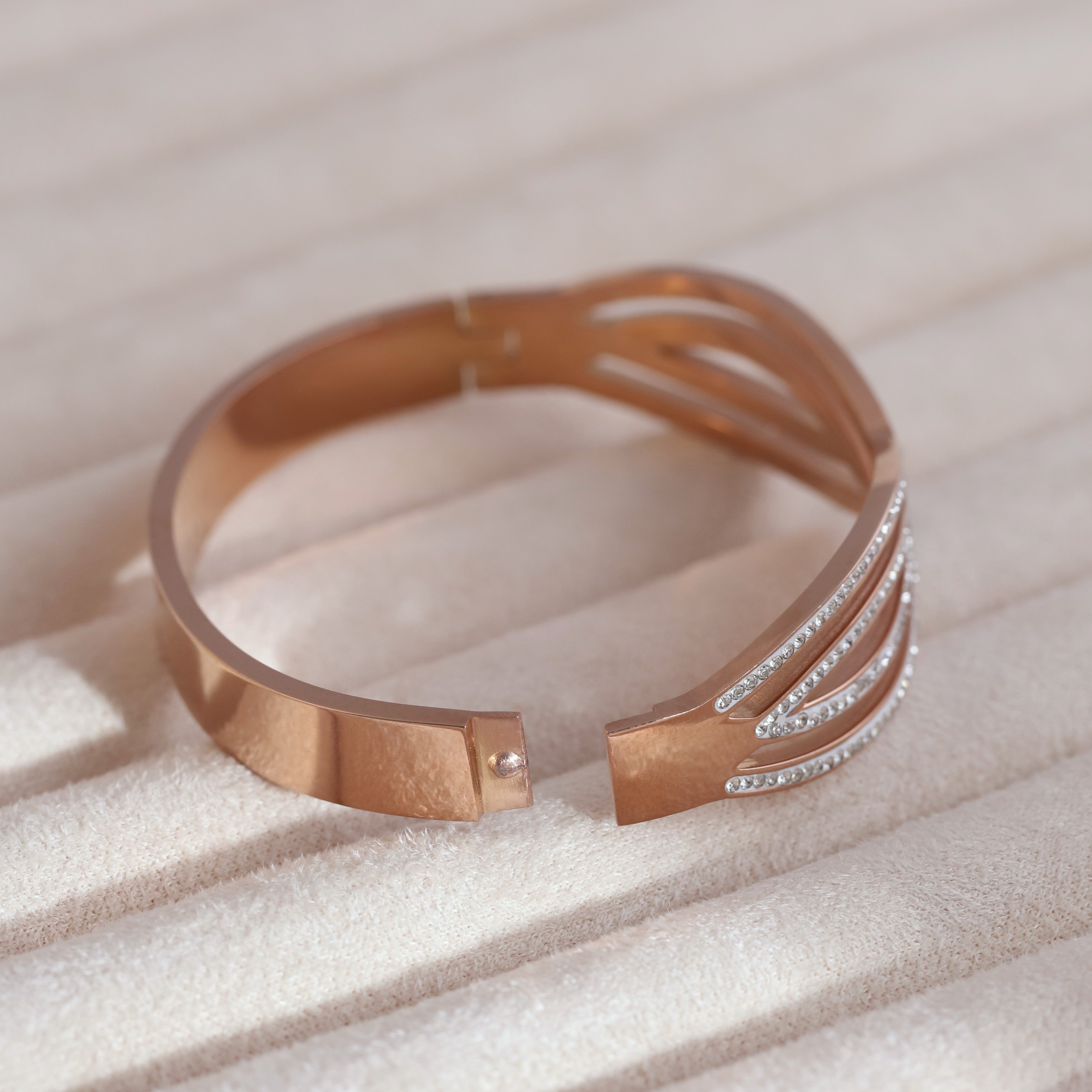 Gold-Plated Lock Stainless Steel Bracelet – Anti-Tarnish Jewelry for Women & Girls (ROSE GOLD)