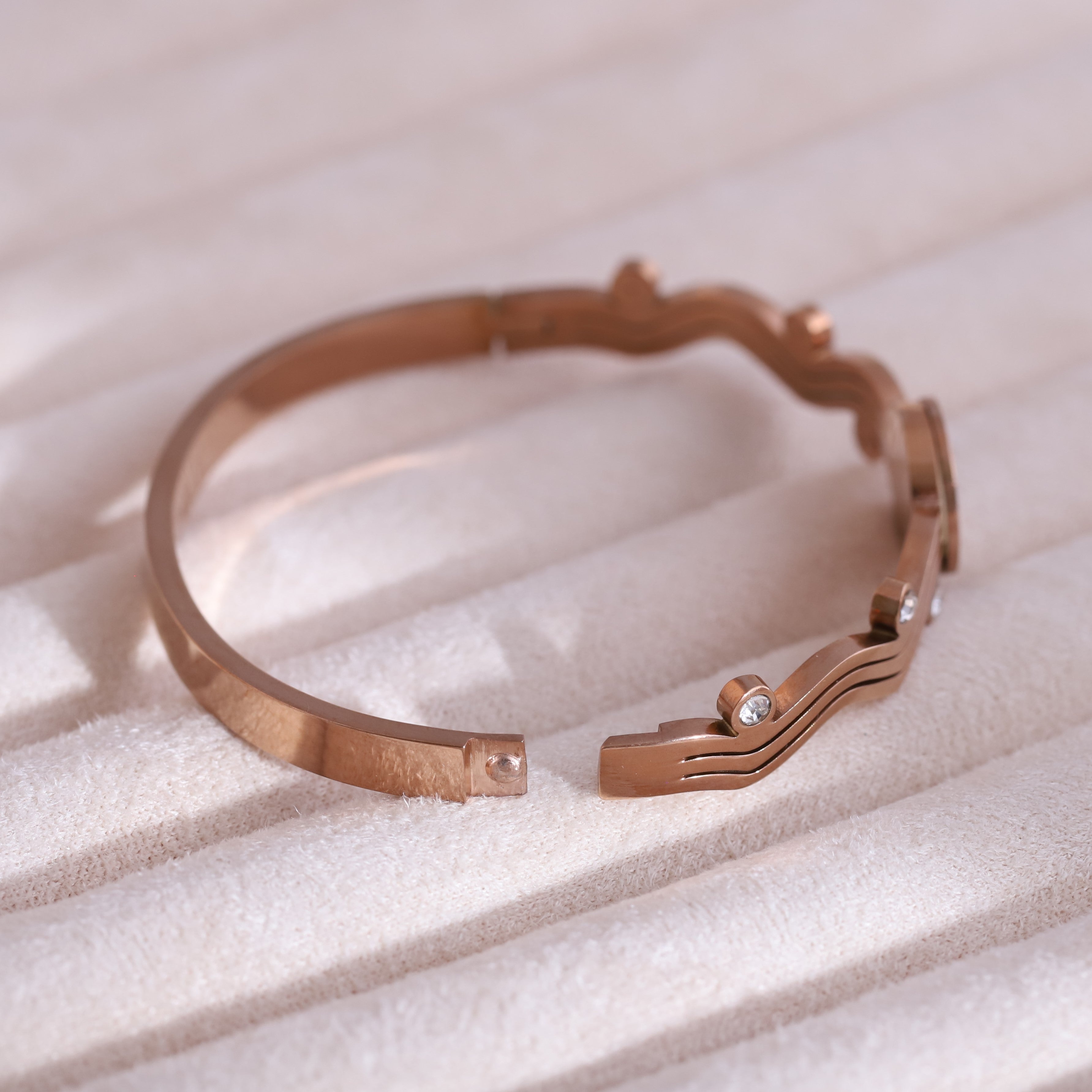 Gold-Plated Lock Bracelet – Anti-Tarnish & Skin-Friendly (ROSE GOLD)