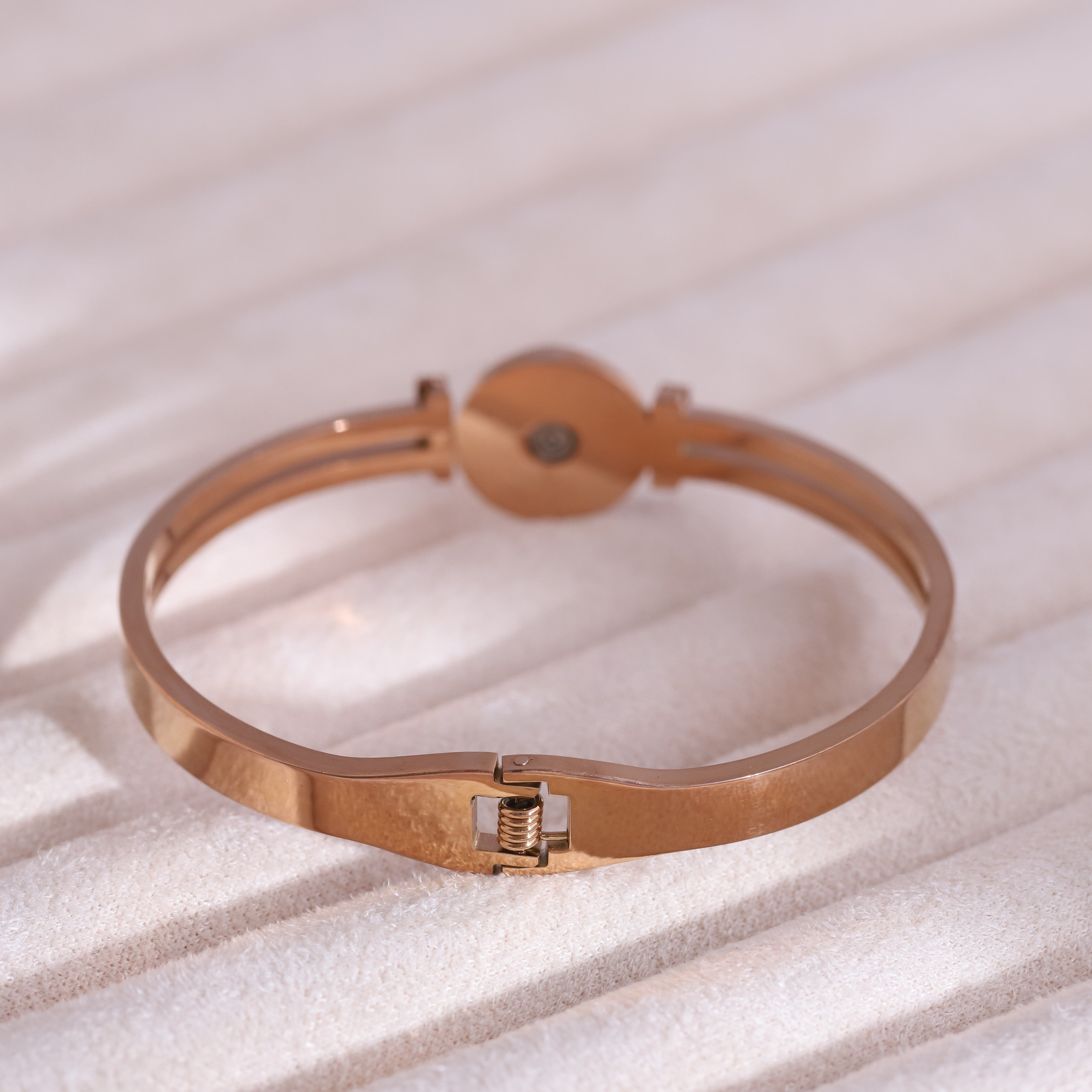 Gold-Plated Stainless Steel Bracelet – Openable, Unisex & Skin-Friendly (ROSE GOLD)