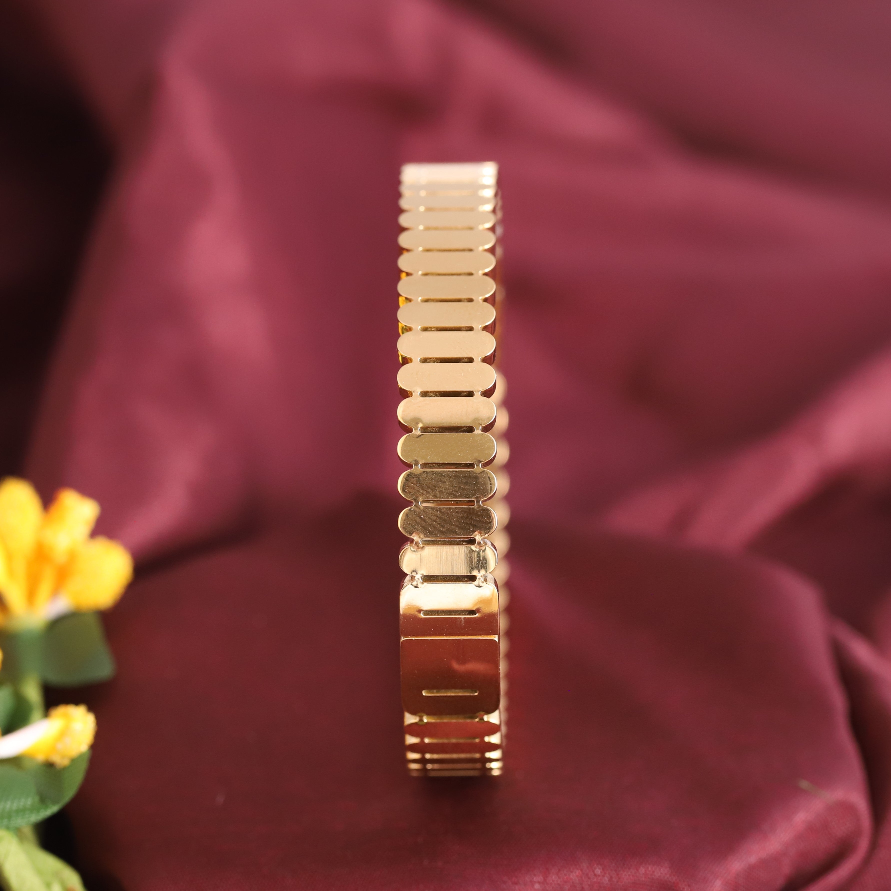 Gold-Plated Stainless Steel Bracelet – Openable, Unisex & Skin-Friendly (GOLD)