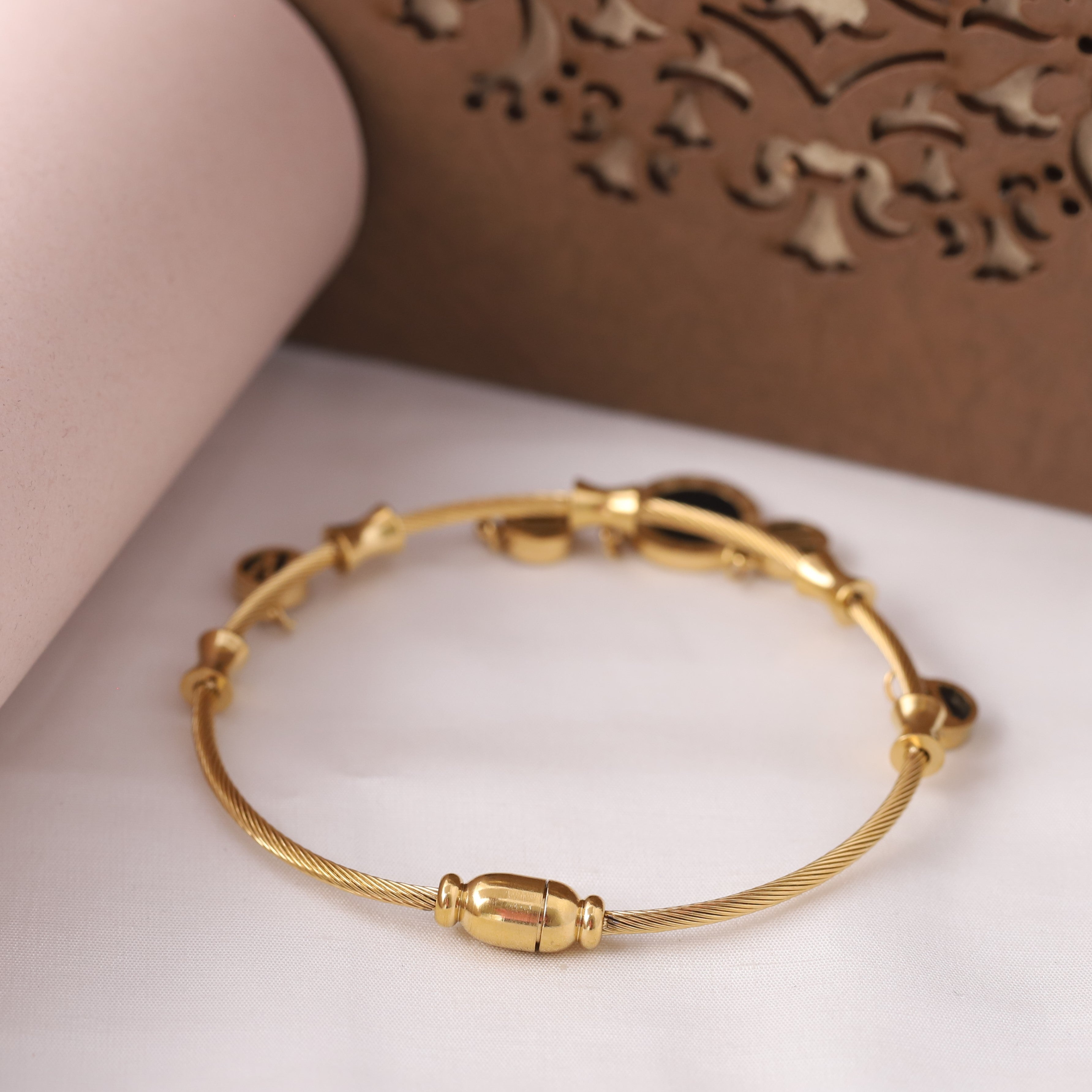 Gold-Plated Charm Bracelet for Women – Waterproof, Hypoallergenic, Magnetic Lock (GOLD)