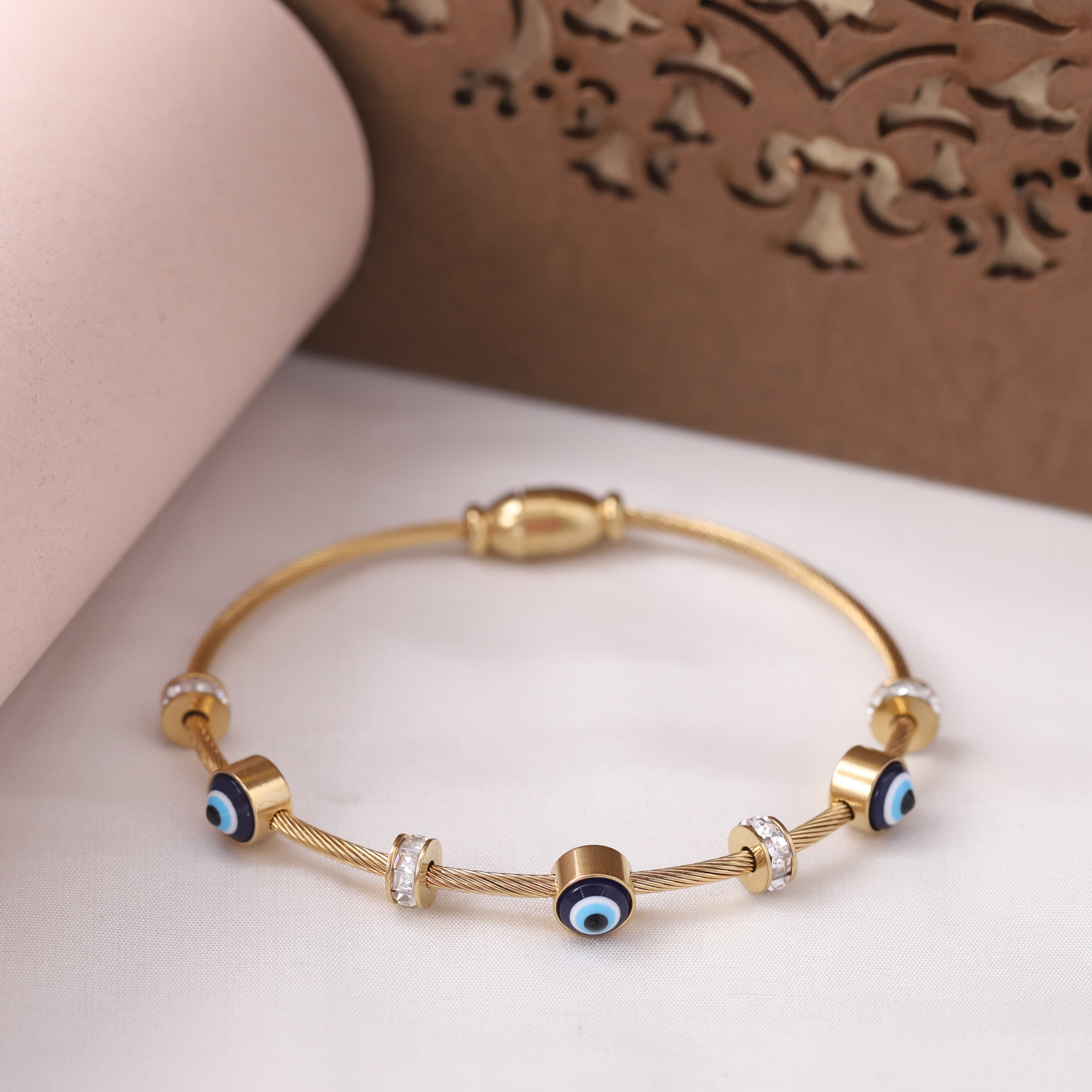 Gold-Plated Evil Eye Bracelet for Women – Waterproof, Hypoallergenic, Magnetic Lock (GOLD)