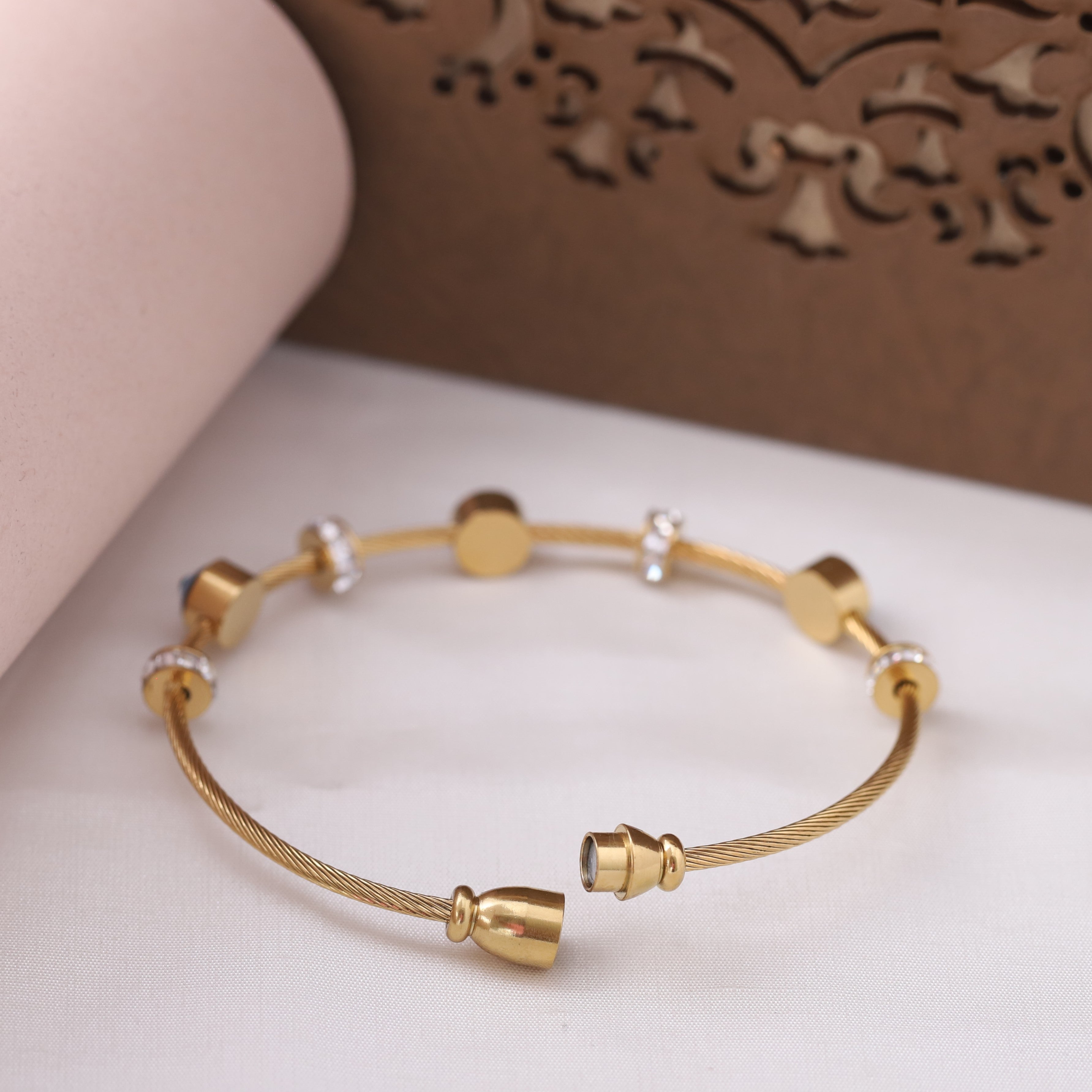 Gold-Plated Evil Eye Bracelet for Women – Waterproof, Hypoallergenic, Magnetic Lock (GOLD)