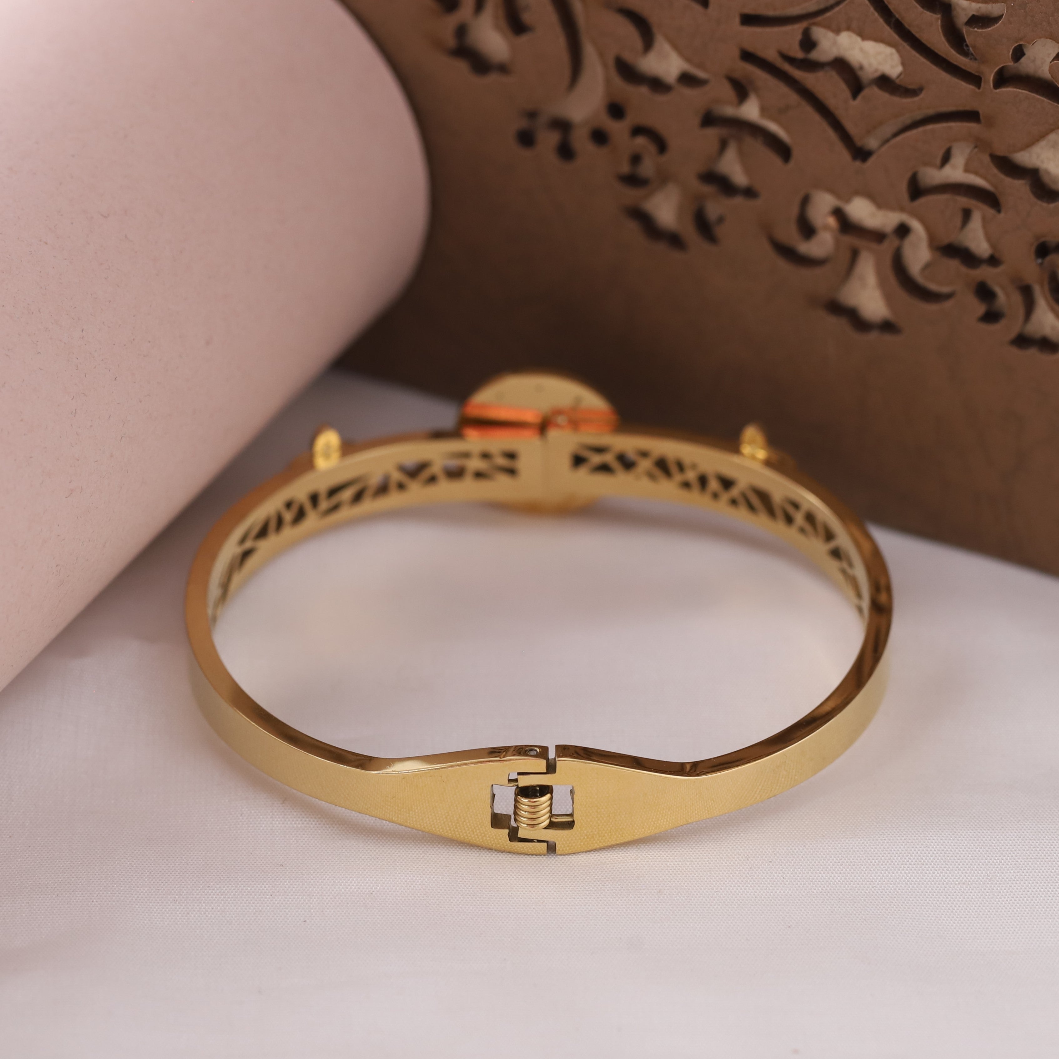 Flower Gold-Plated Stainless Steel Cuff Bracelet – Anti-Tarnish Jewelry for Women & Girls (GOLD)