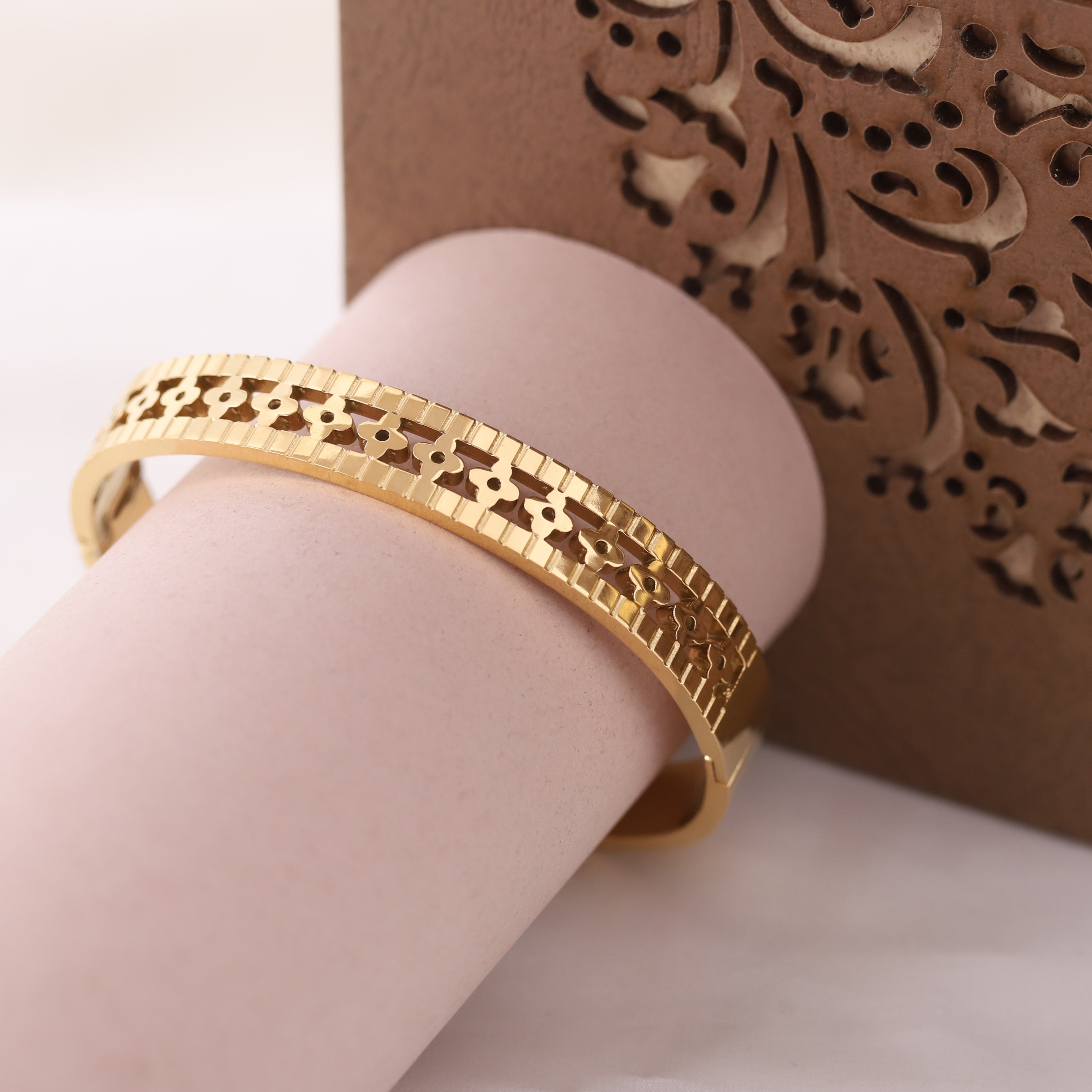 Gold-Plated Lock Stainless Steel Bracelet – Anti-Tarnish Jewelry for Women & Girls (GOLD)