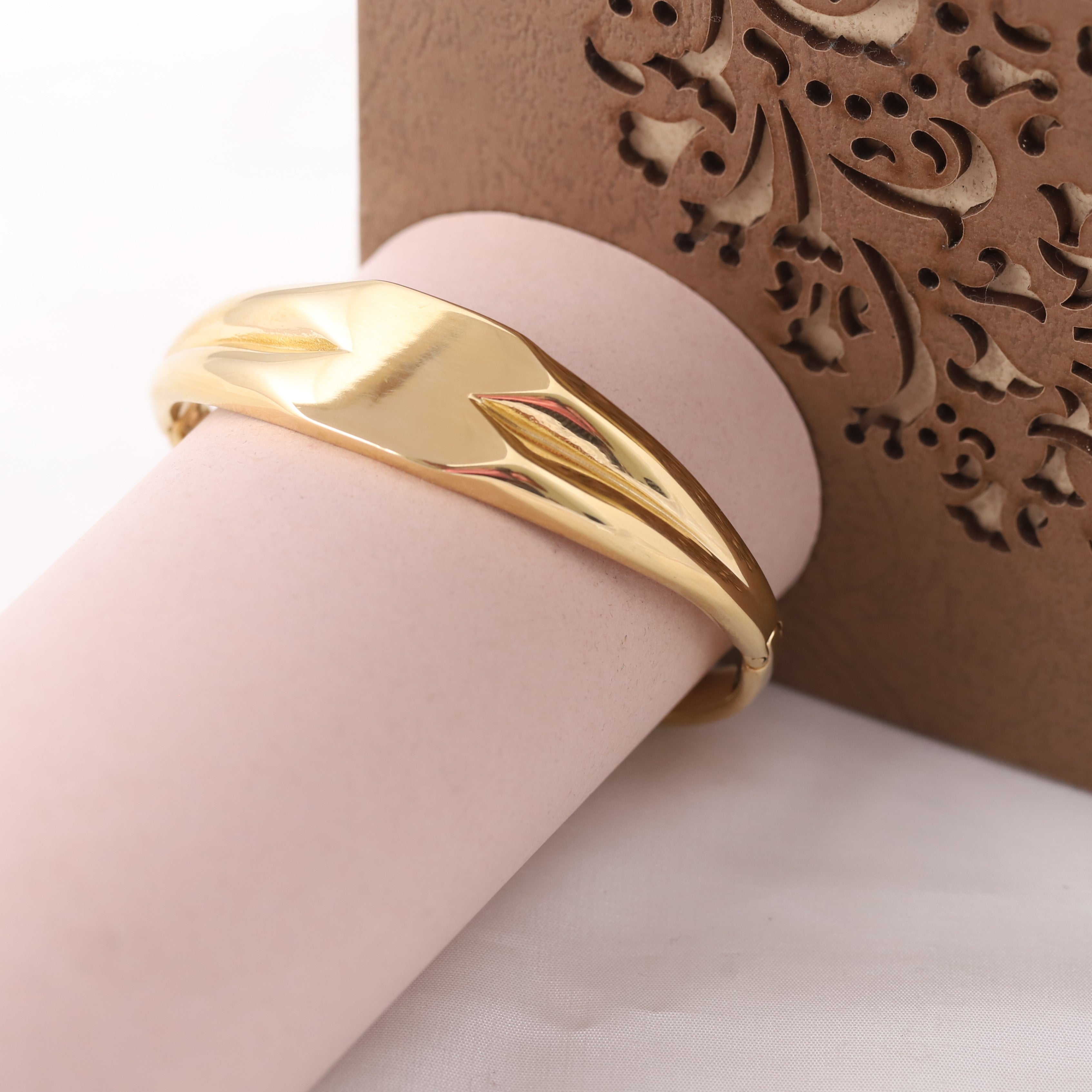 Gold-Plated Stainless Steel Bracelet – Anti-Tarnish Jewelry for Women & Girls (GOLD)