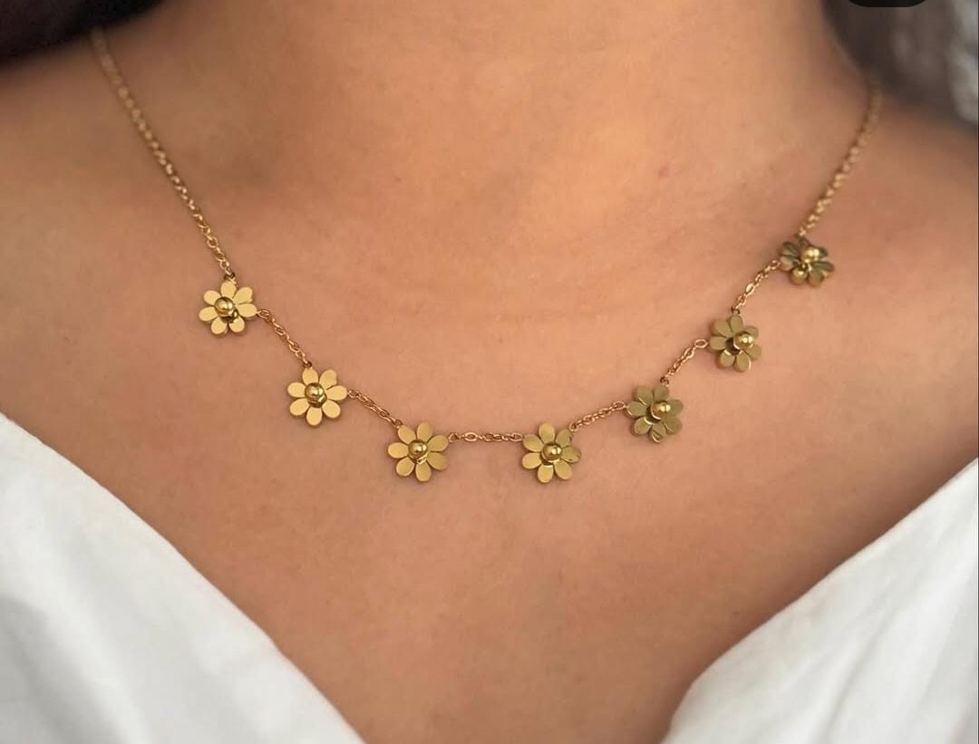 Flower Charm Chain Gold Plated – Single Layer, Anti-Tarnish, Waterproof, Minimalist Style (GOLD)